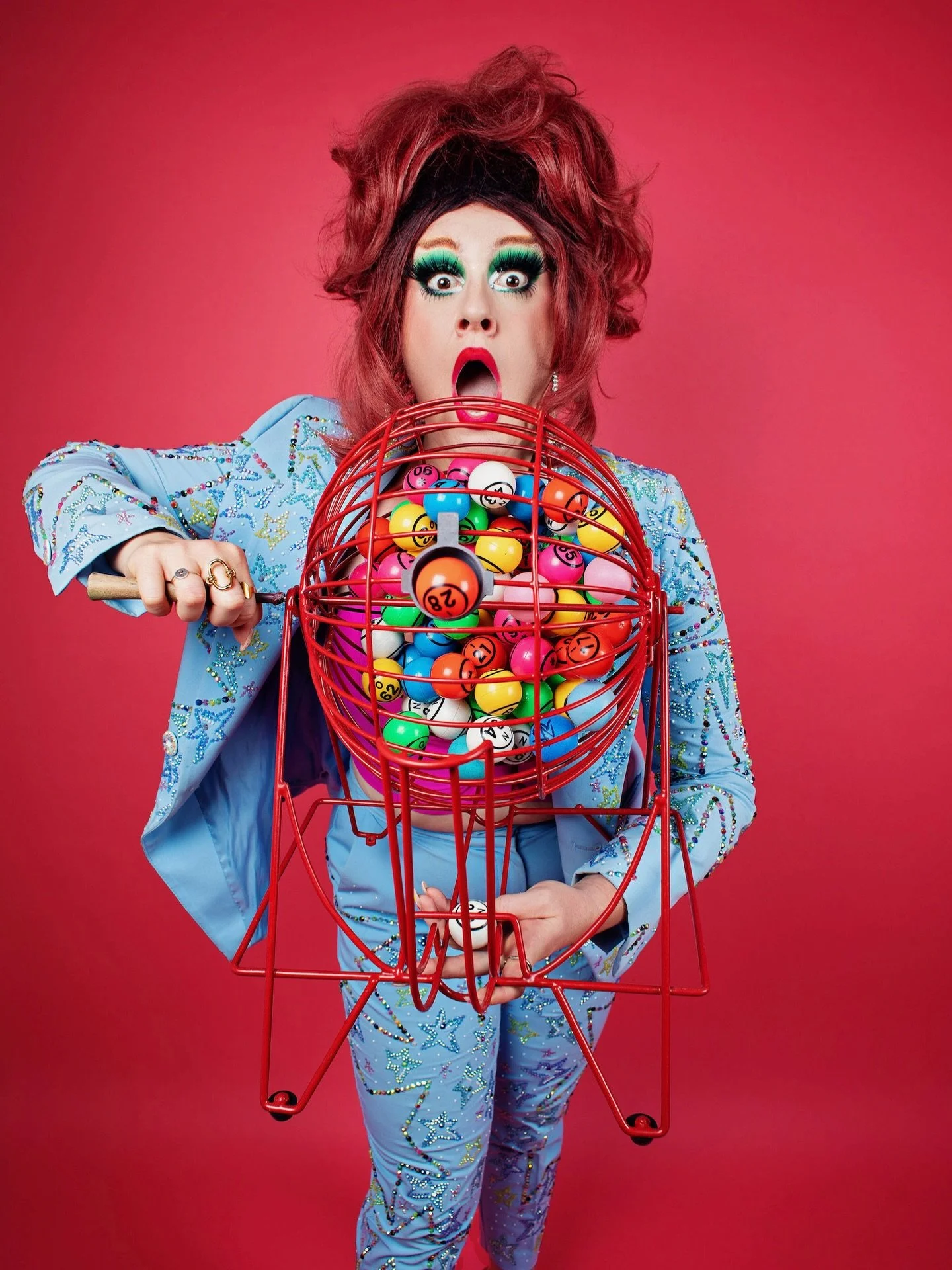 The balls, they&rsquo;re rolling 🎱🎱🎱&nbsp;

Bank Holiday Bingo Bottomless Brunch? Don&rsquo;t mind if I do! 

Tizzy will be at @bamkaraokebox.uk serving the balls with a side of singing next Saturday. 

Ticket link in bio baby x

Saturday 4th Apri