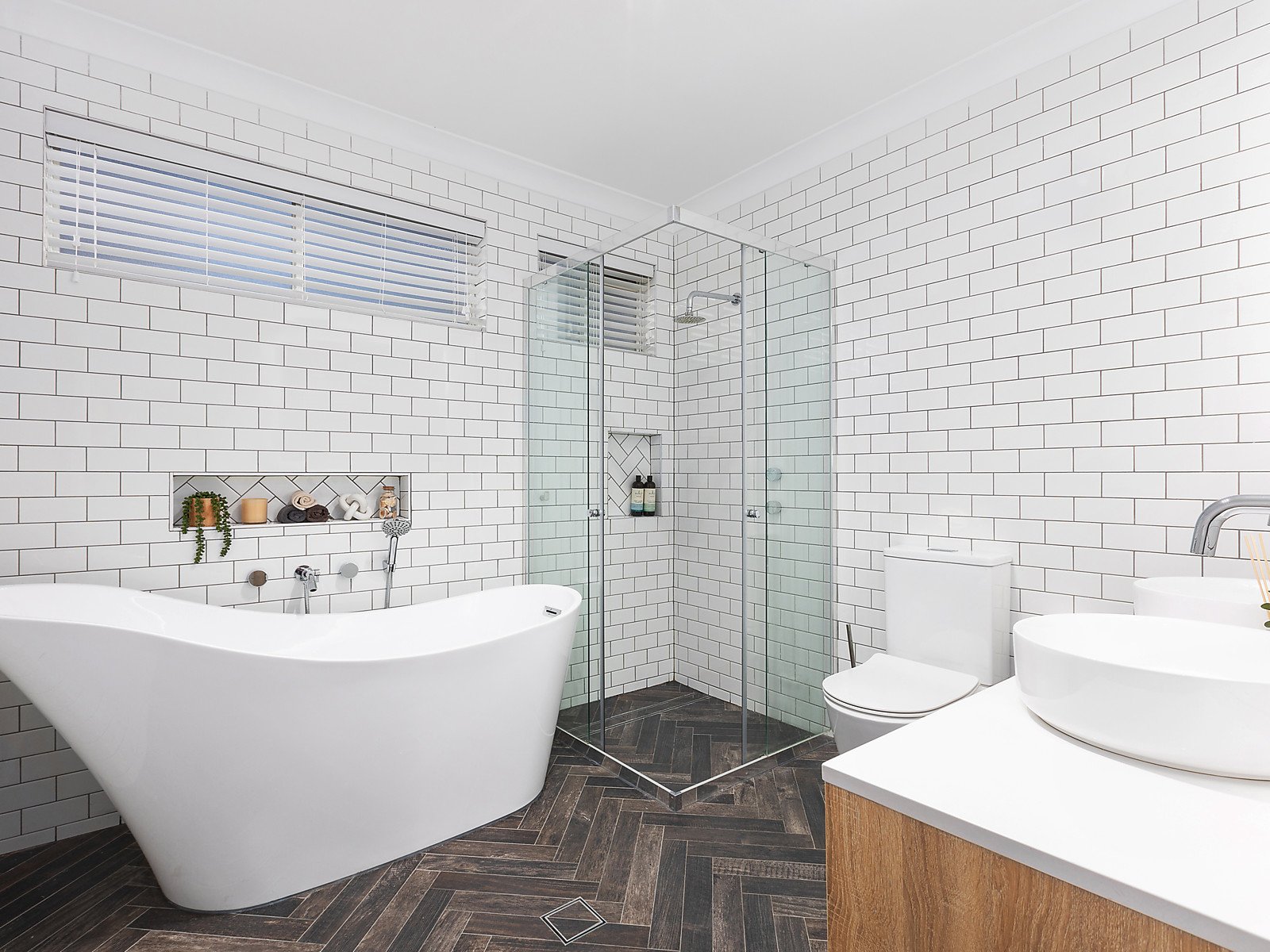 Downloaded-premium53226231-Bathroom.jpg