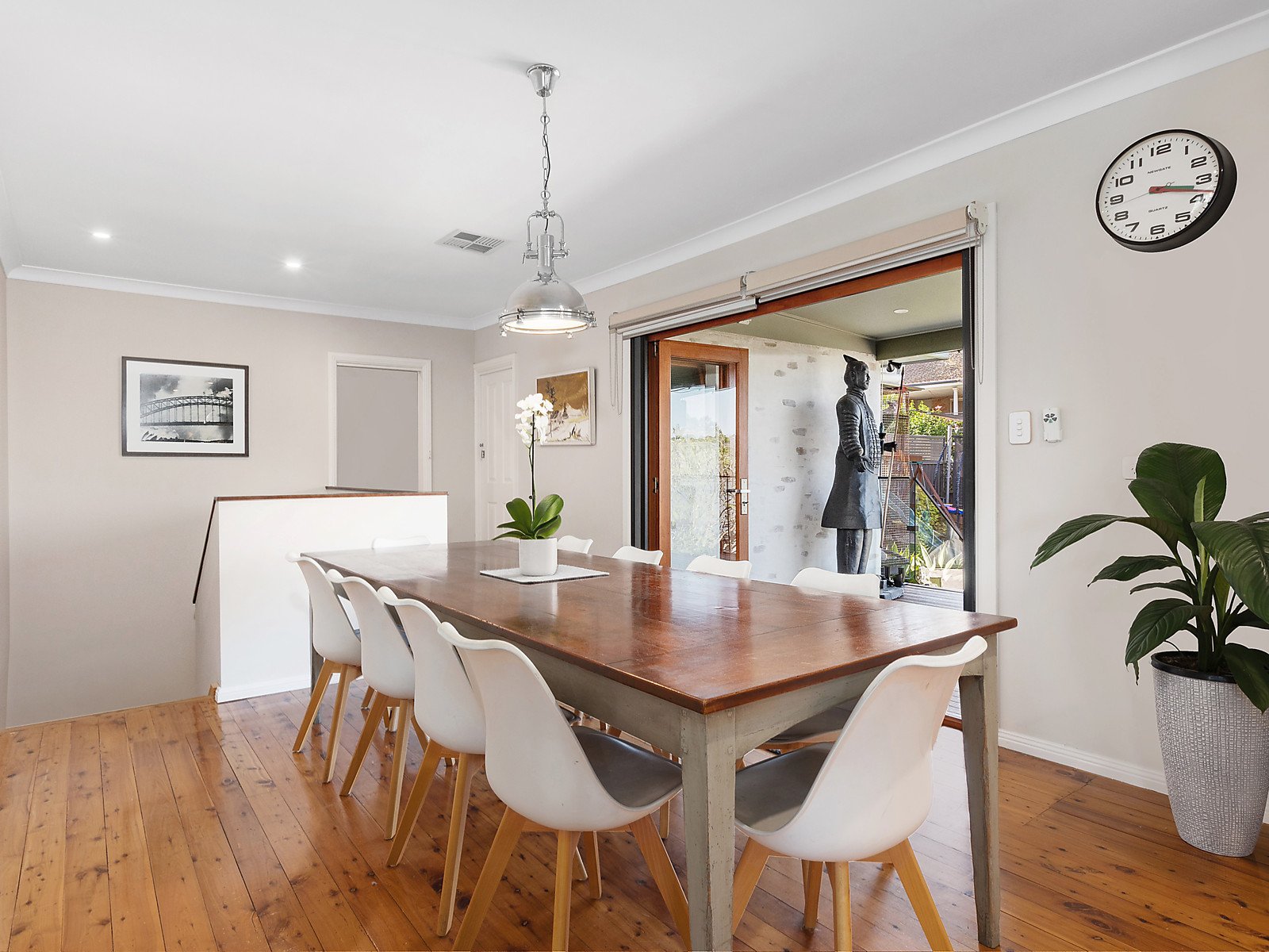 Downloaded-premium53226219-Dining.jpg