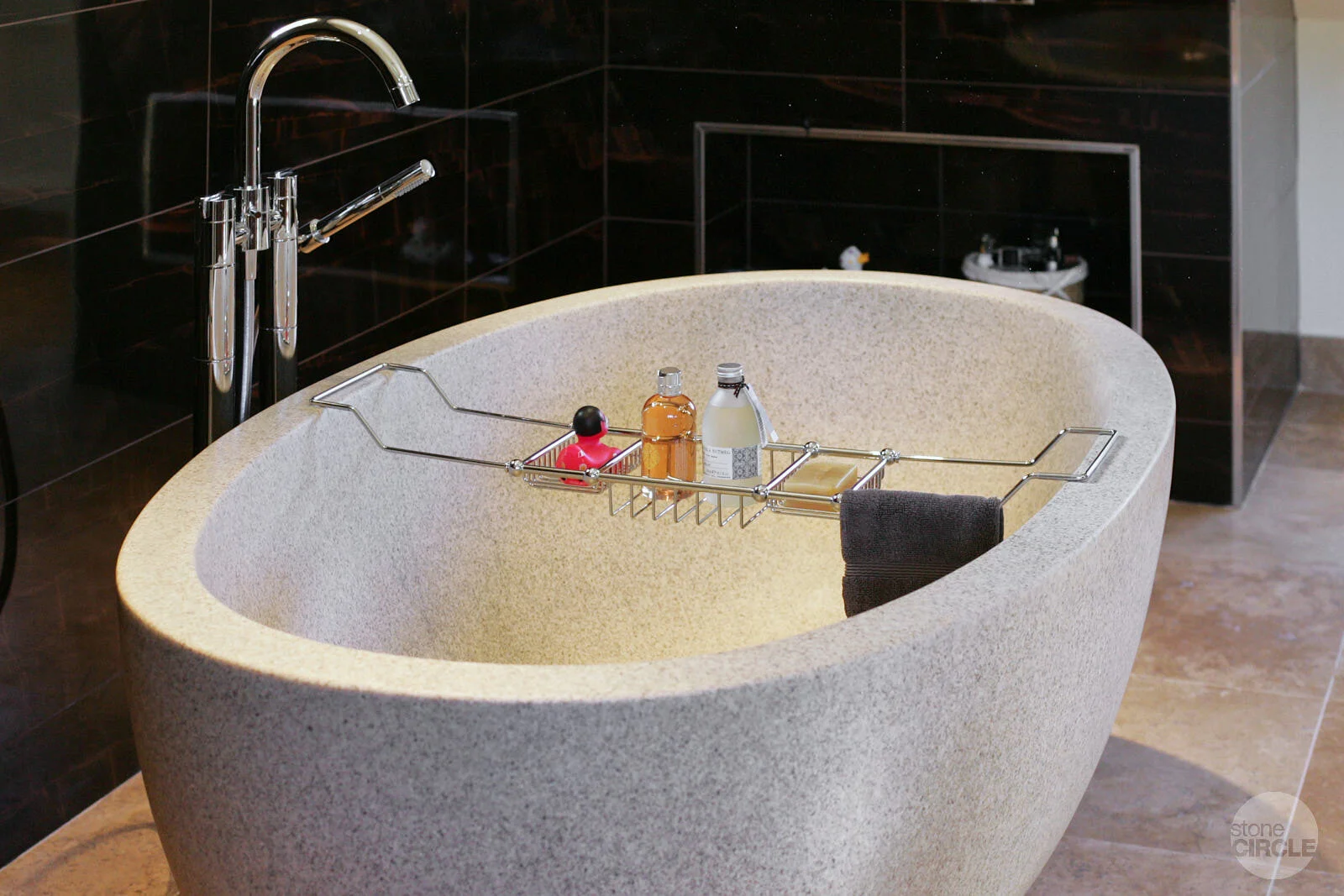 bathroom stonework by stoneCIRCLE