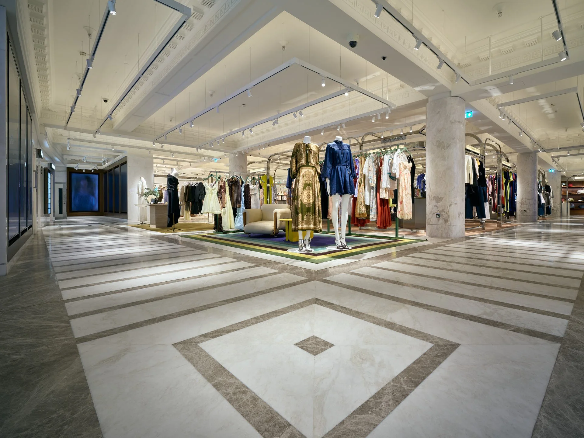 Harrods WIDC flooring and column cladding by stoneCIRCLE - photo Marco Joe Fazio STUDIO