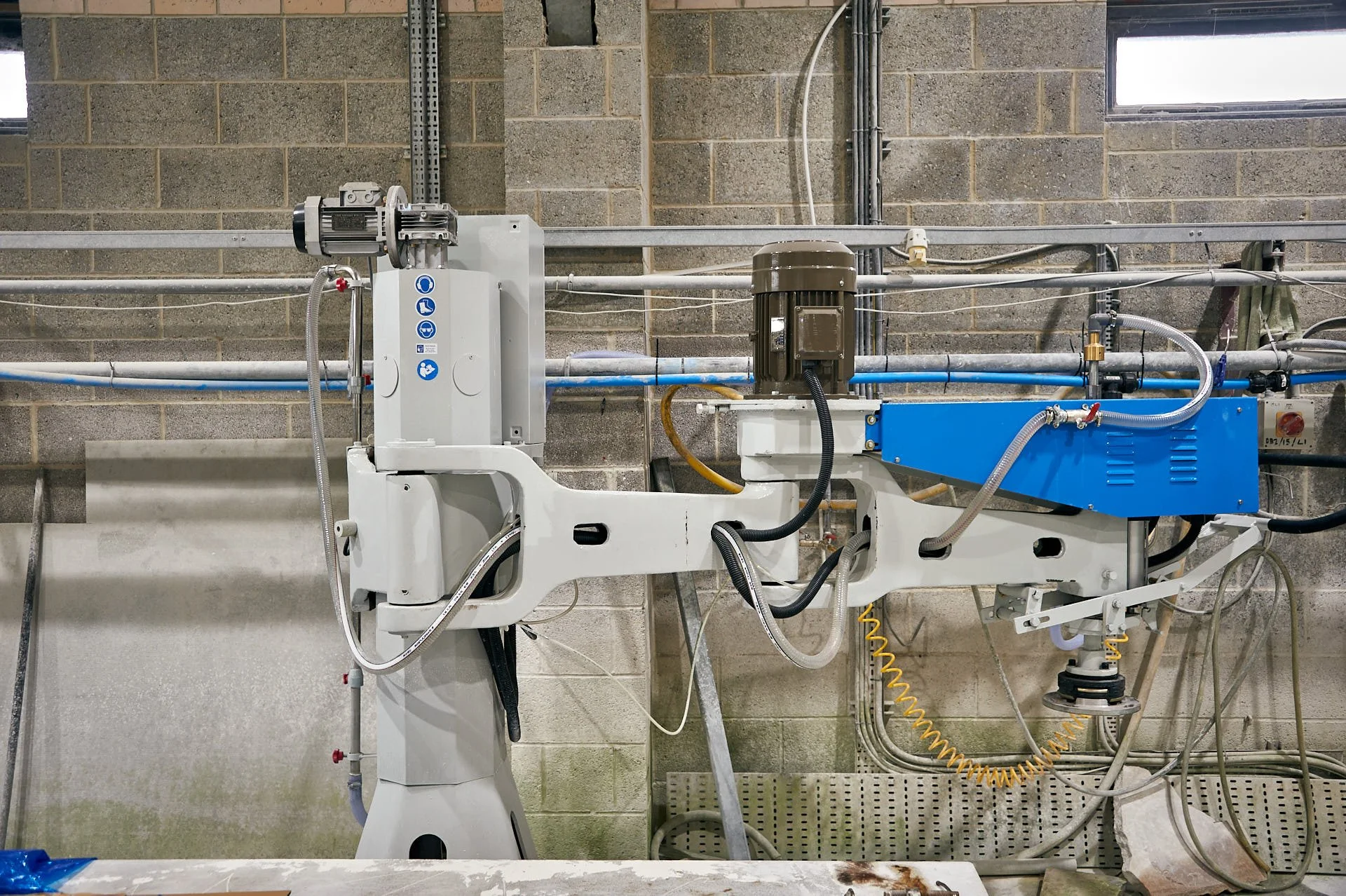 Polishing machine at stoneCIRCLE - photo by Marco Joe Fazio Studio
