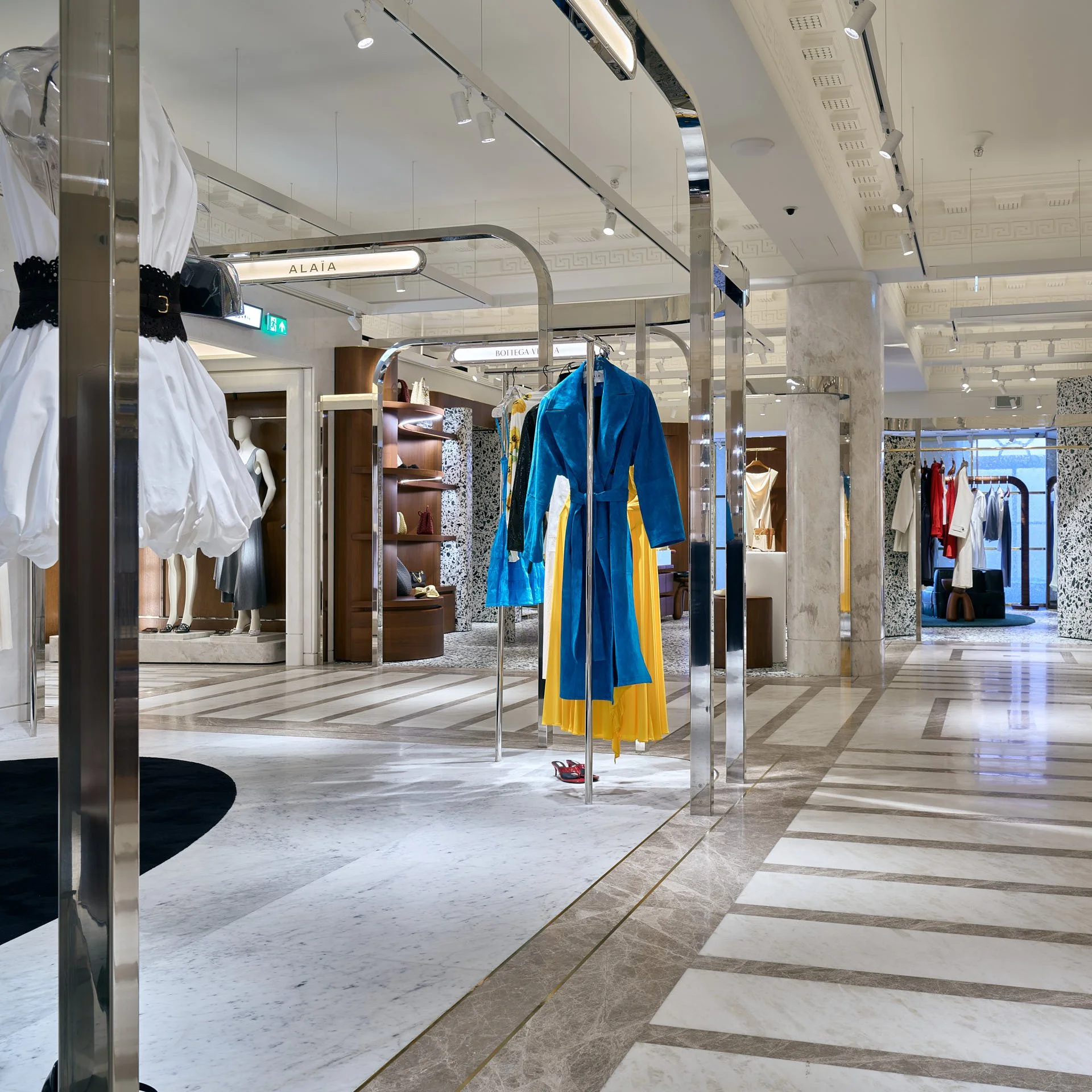 Harrods WIDC flooring, wall and column cladding by stoneCIRCLE - photo Marco Joe Fazio STUDIO