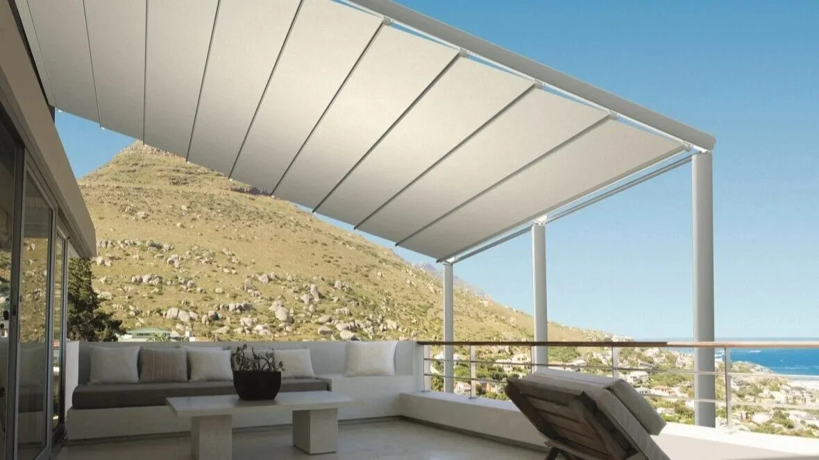 Comfort estivo e stile per terrazzi e balconi a Milano