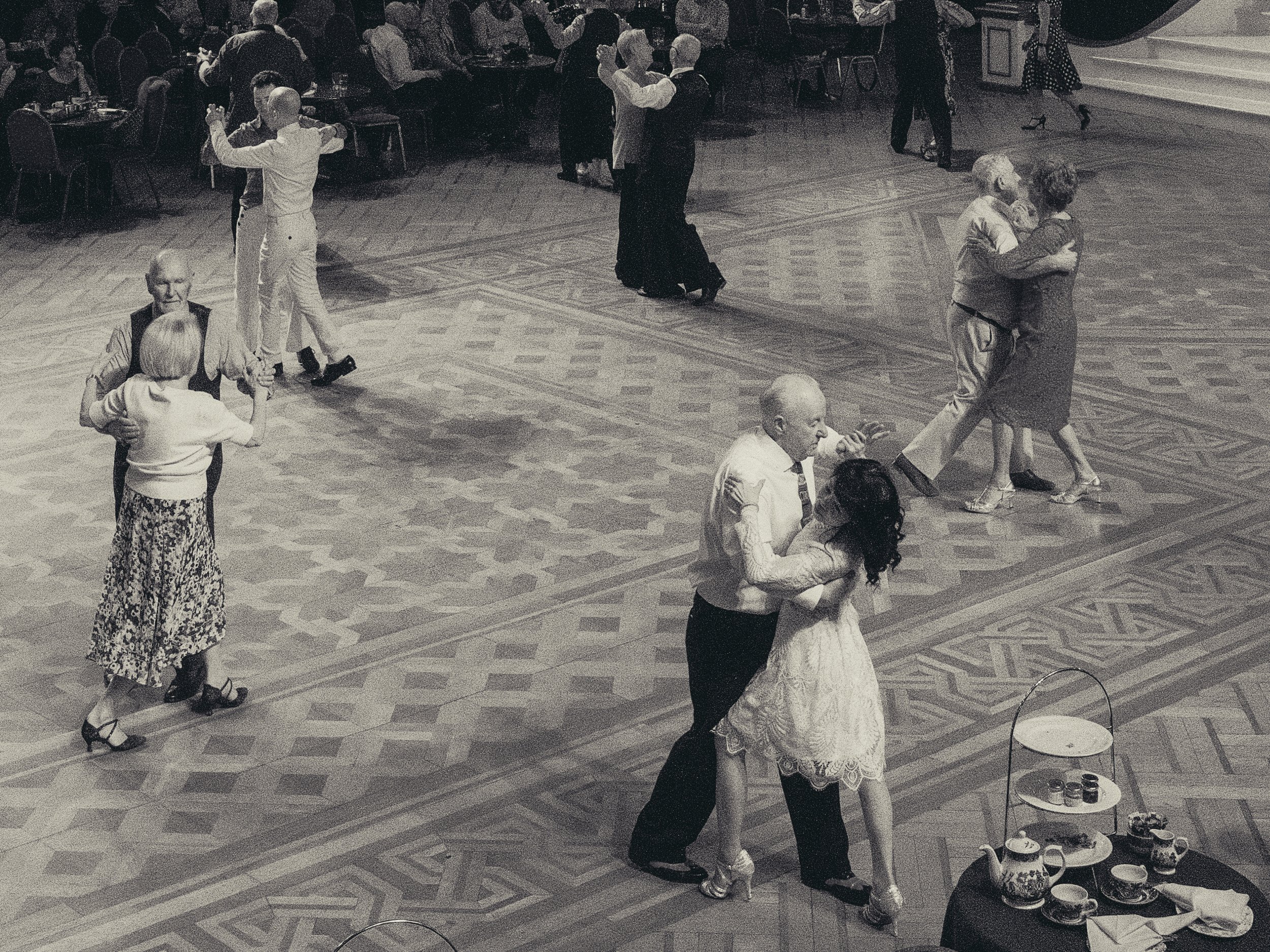 It's truly heartwarming to see the dancers in this gorgeous grandiose ballroom.