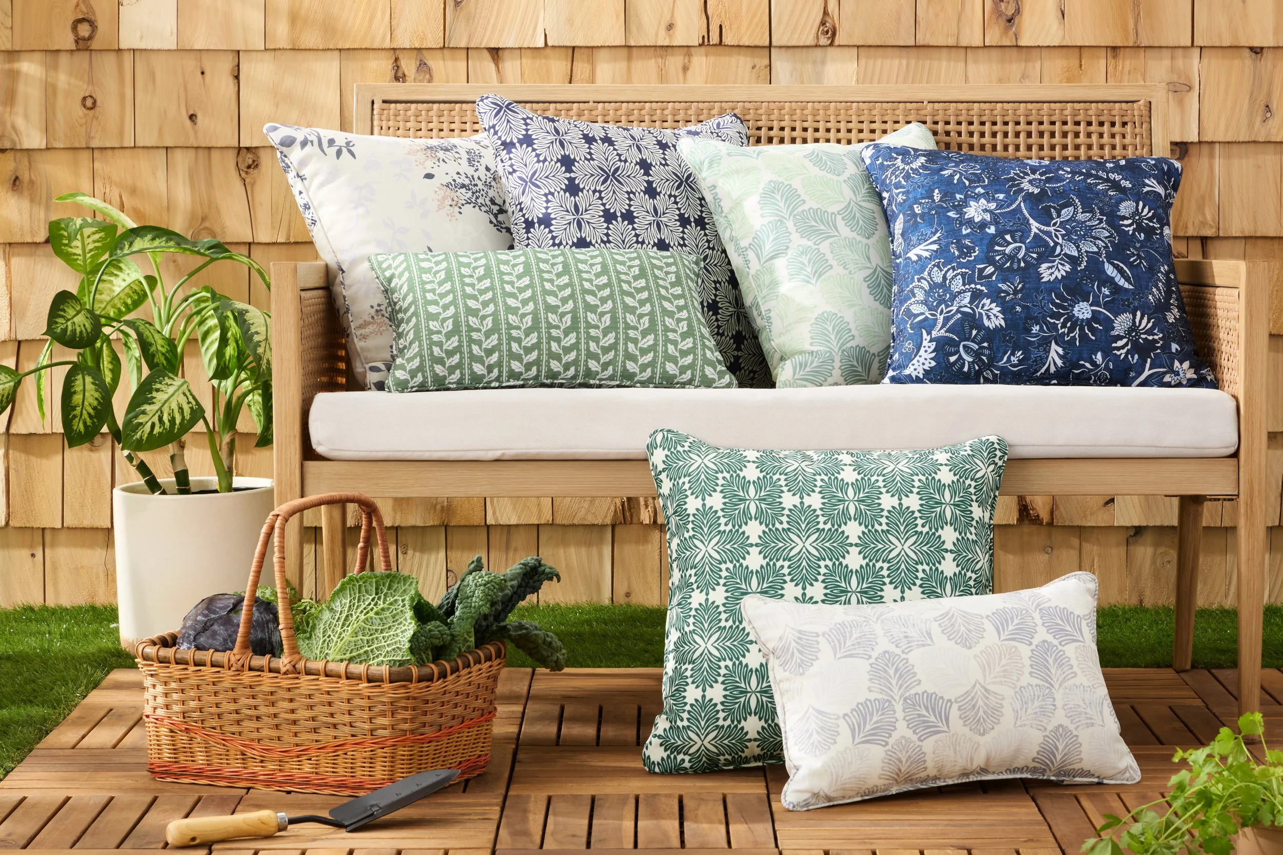 MARTHA STEWART_SP25 OUTDOOR_2PK PILLOW_PARTY.jpg