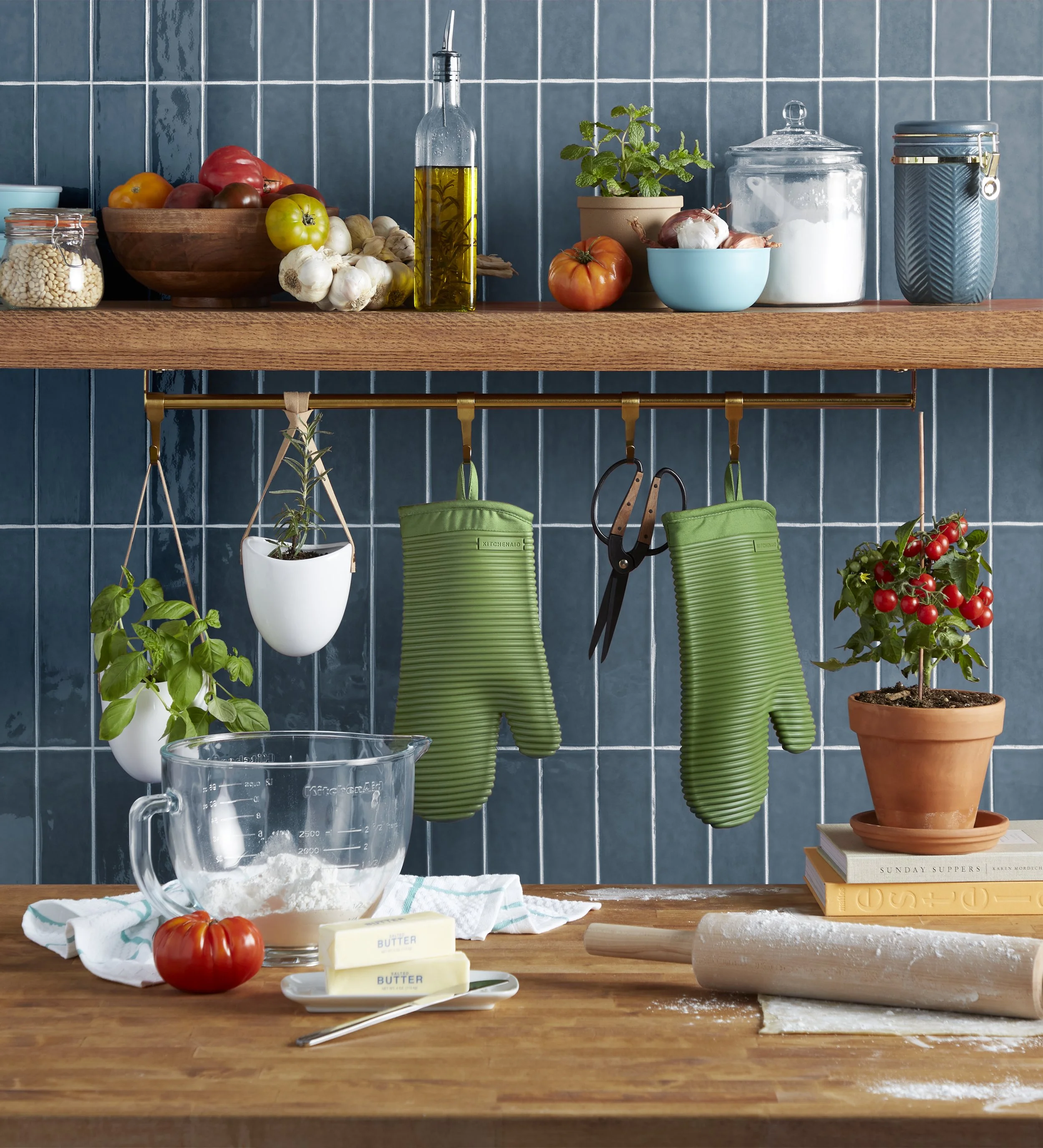KITCHENAID_RIBBED SOFT SILICONE_OM 2PK_MATCHA_LIFESTYLE_FULL.jpg