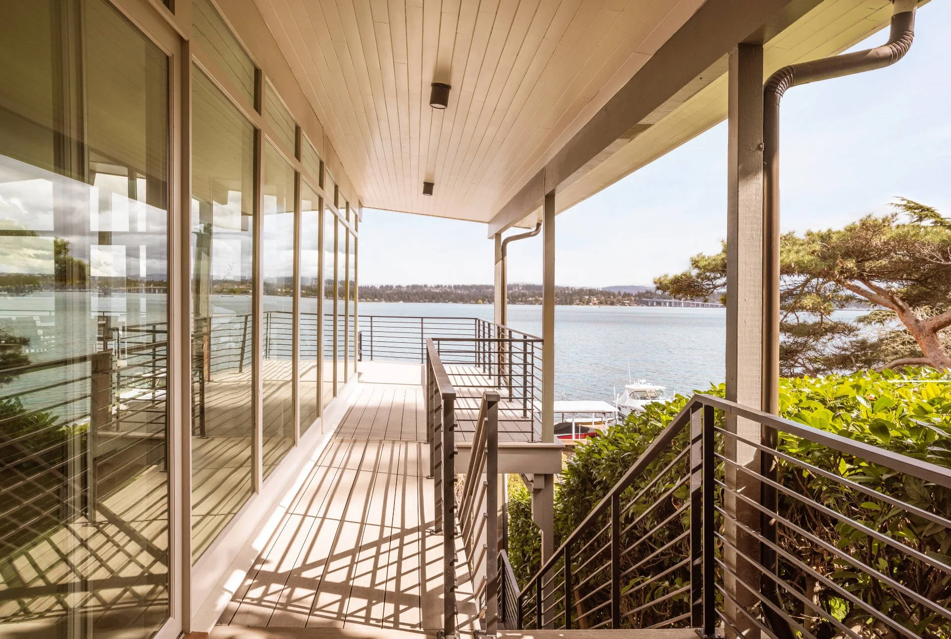 7 - PAUL-MOON-DESIGN-GLOBE-HOUSE-RESIDENTIAL-ARCHITECTURE-EXTERIOR-DECK-WATERFRONT-HERO.jpg