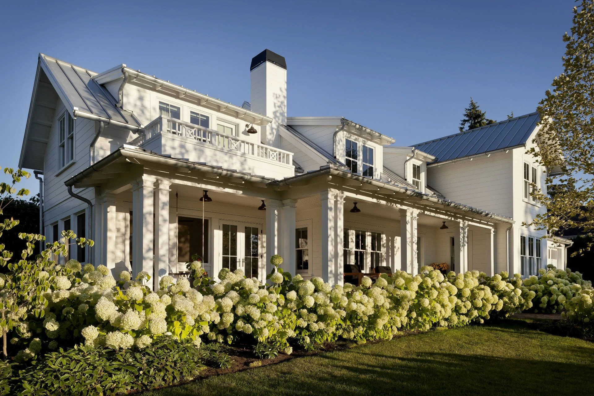 5 - YARROW POINT-RESIDENCE-NEW HOME-ARCHITECTURE-FARMHOUSE-PAUL-MOON-DESIGN-HERO-EXTERIOR-LANDSCAPE.jpg