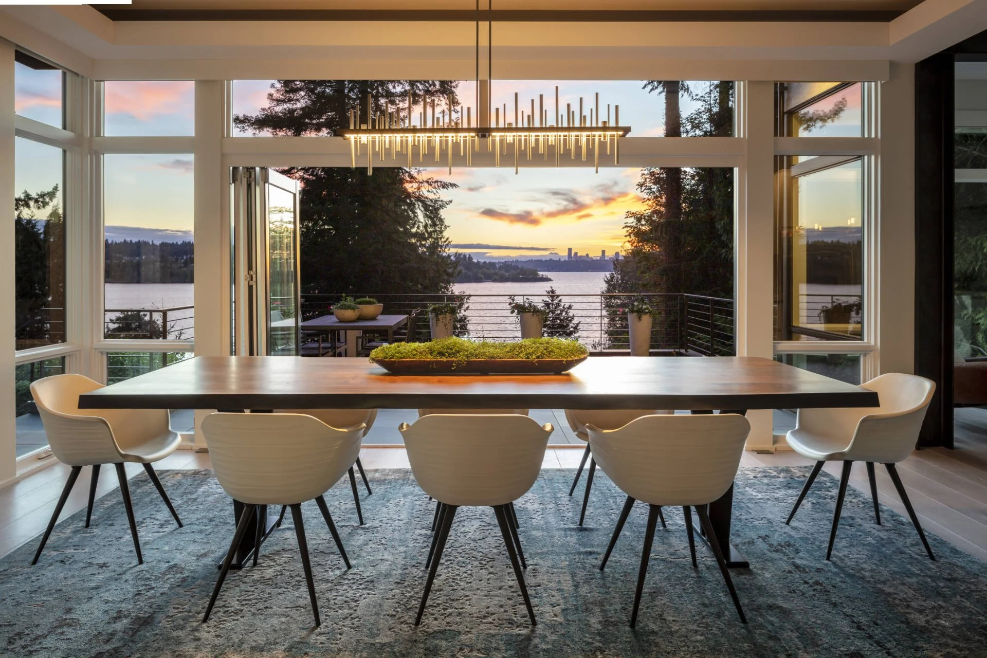 20 - SEATTLE-KIRKLAND-DINING-RESIDENTIAL-ARCHITECTURE-NEW-HOME-VIEW-PAUL-MOON-DESIGN-HERO.jpg