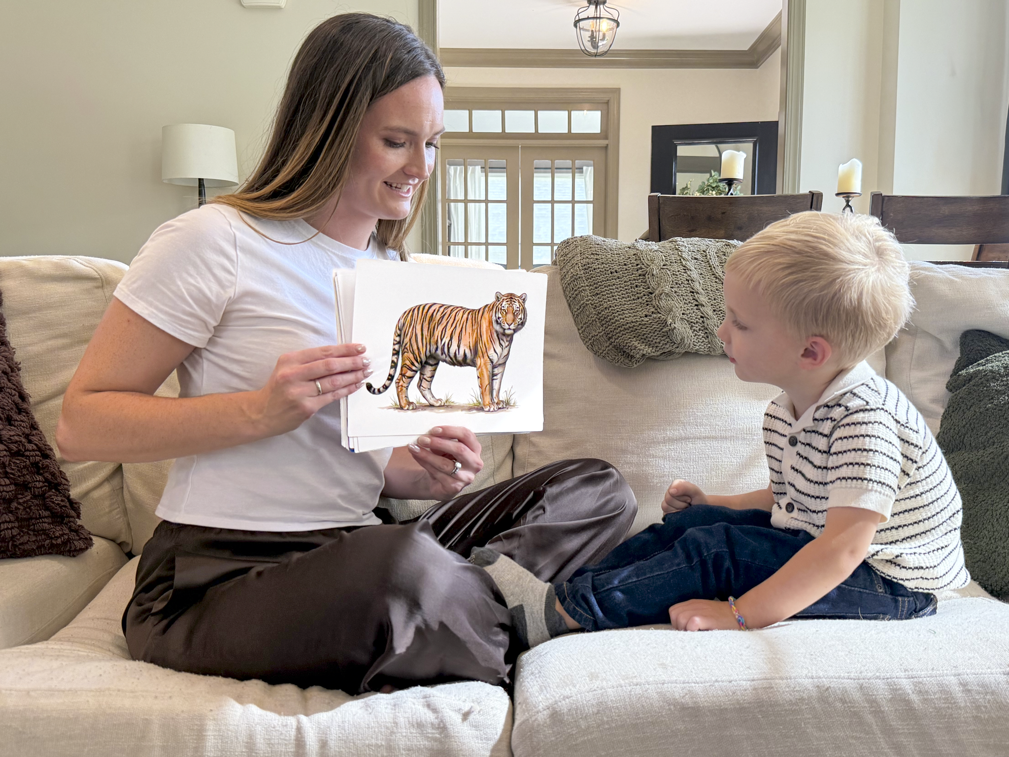 Mom Child Doman Card Giant Animals Illustration.png