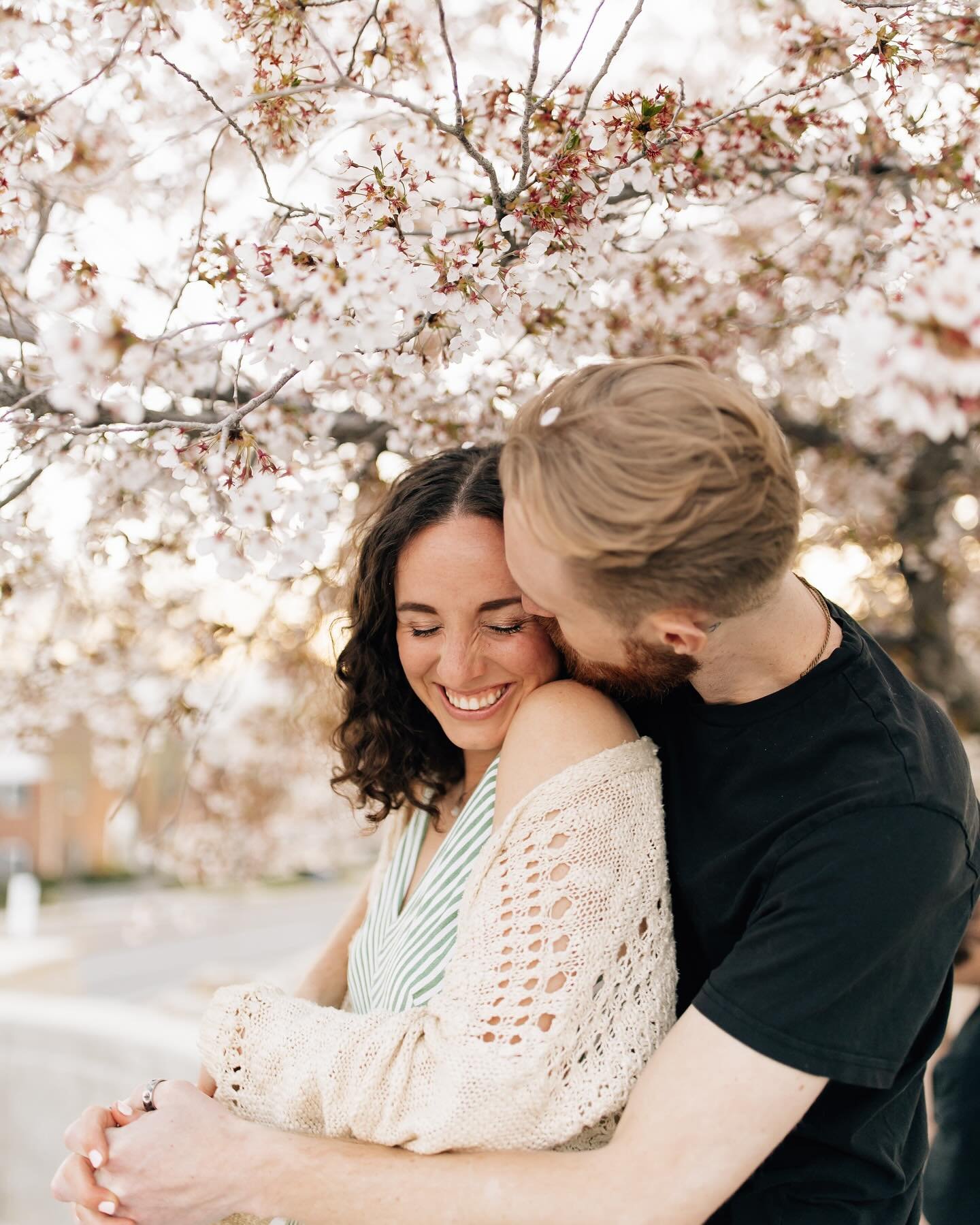 Spring has sprung 🌸🌷🌼

#utahspring #utahphotography #couplesphotography #couplesphotographer #springphotography #blossoms #utahcouplesphotographer