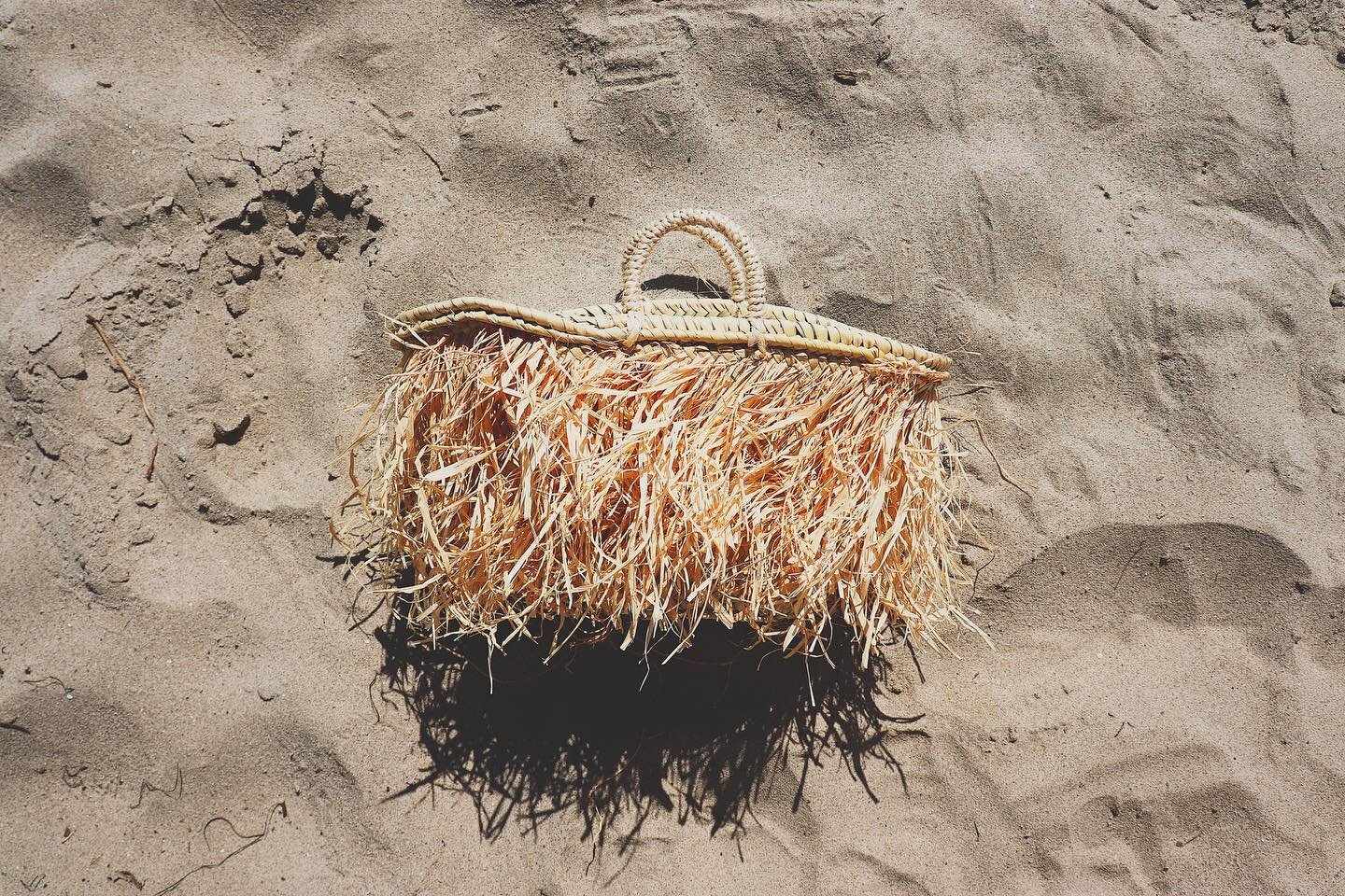 Just like Mama&rsquo;s, only smaller! Mija and Me never looked so good with our Mini Honolulu ( also- GREAT happy hour bag 😉 🥂)

#happyhour #bag #hula #hulagirl #surfstyle #surfergirl #boho #beach #mijasdelmar