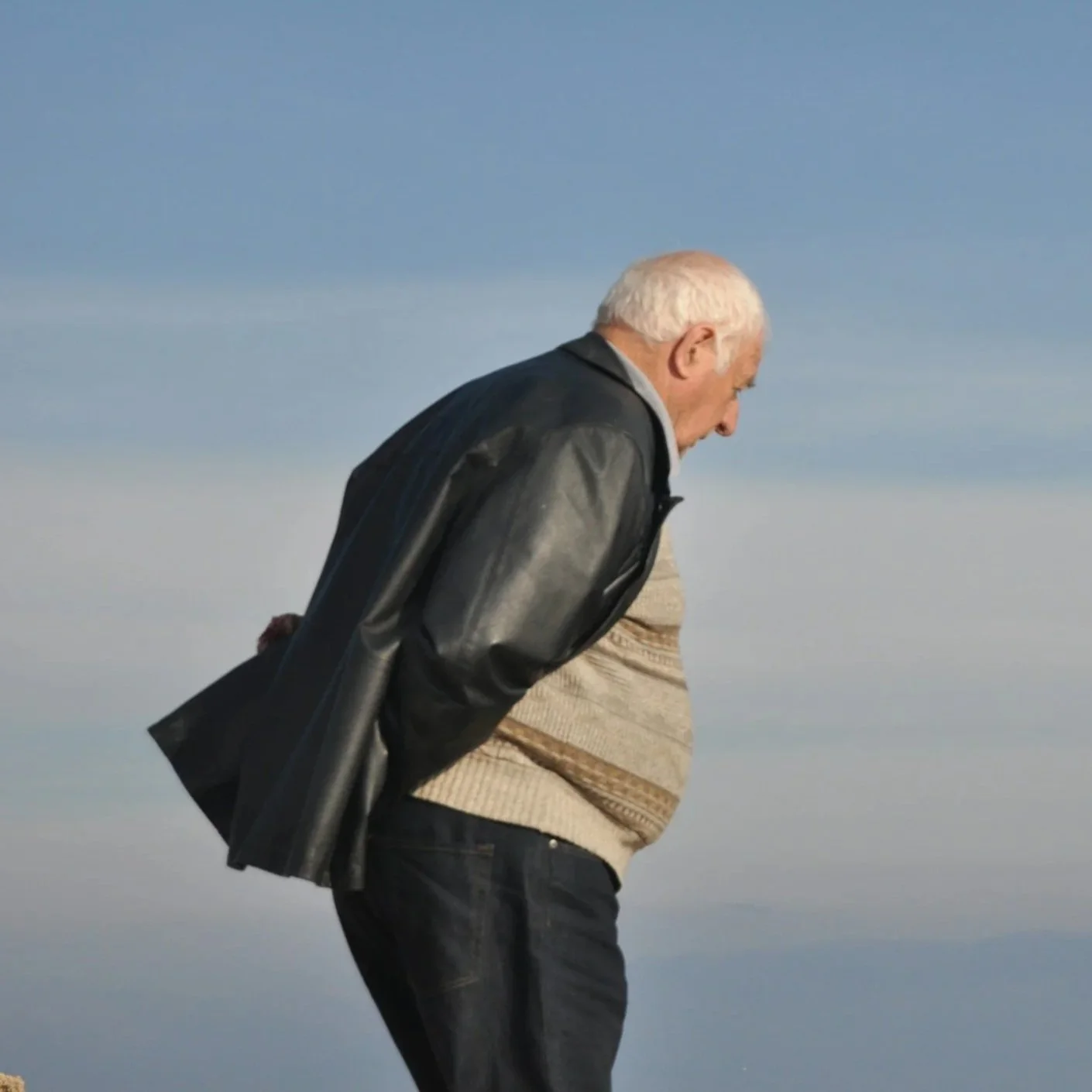 Senior man suffering with spinal stenosis and back pain. Chiropractic care for spinal stenosis and older adults in Port Elgin Ontario. Bruce Village Chiropractic.