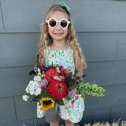 THE PERFECT FALL SATURDAY = PUMPKINS &amp; FRESH FLOWERS

This Saturday, Oct. 11, we&rsquo;re opening the farm from 9 AM to sunset for our low-key harvest day. Think porch pumpkins, corn stalk bundles, and a flower you-pick (bud vase mini for $15 or 