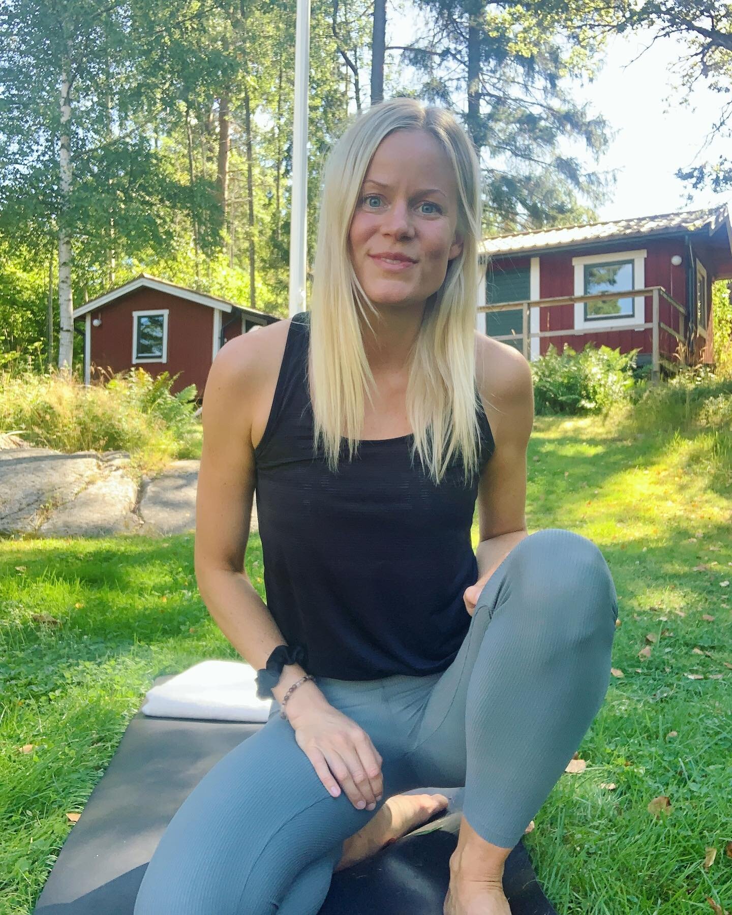 YOGA &amp; SKOGSL&Ouml;PNING 🌿🌟

Vill du boosta dig sj&auml;lv inf&ouml;r h&ouml;sten? Fylla p&aring; med ny kraft och inre lugn? Gillar du att r&ouml;ra p&aring; dig b&aring;de snabbt och l&aring;ngsamt? 

V&auml;lkommen hem till mig p&aring; en f