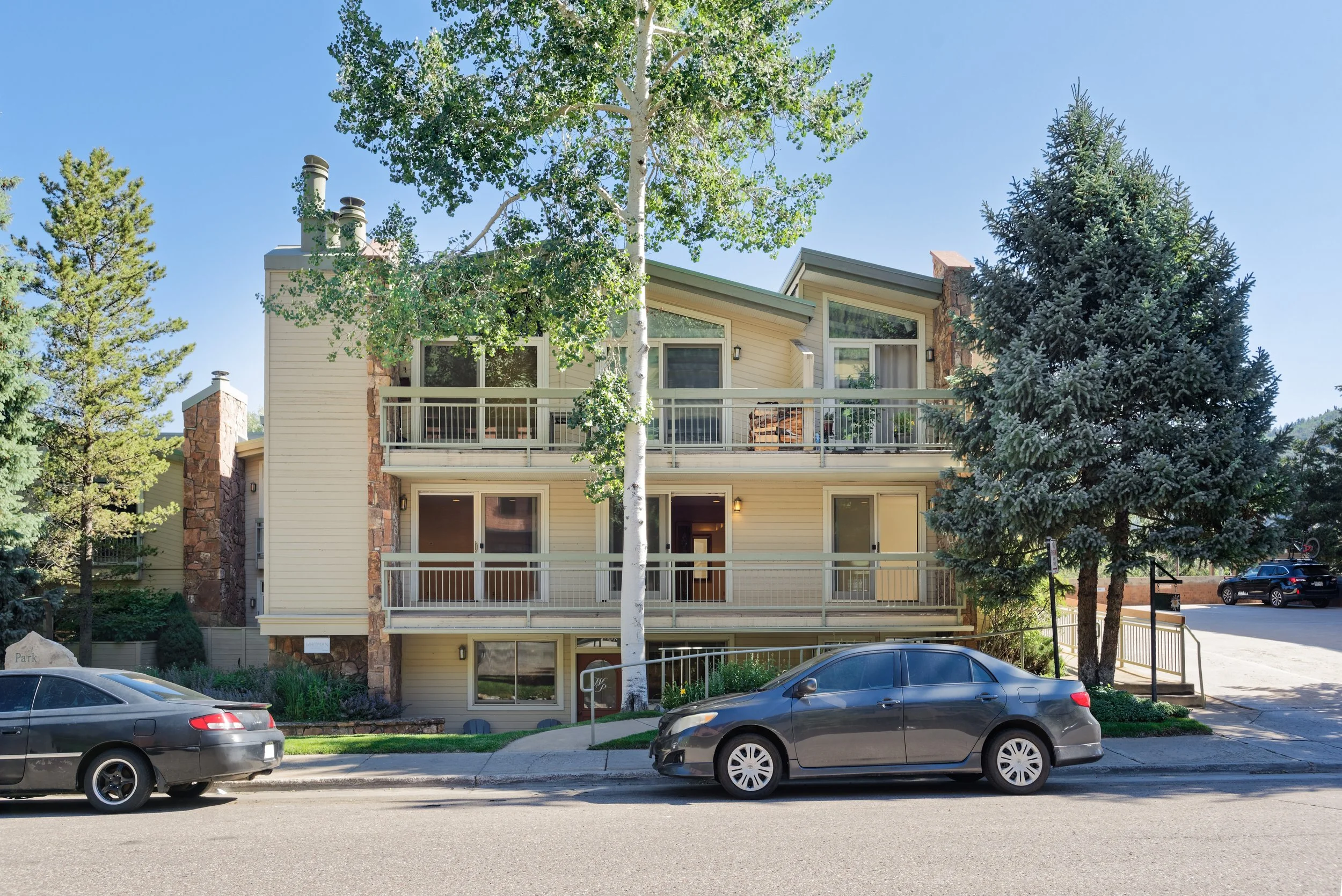 210 E Hyman Avenue, 201 & 202