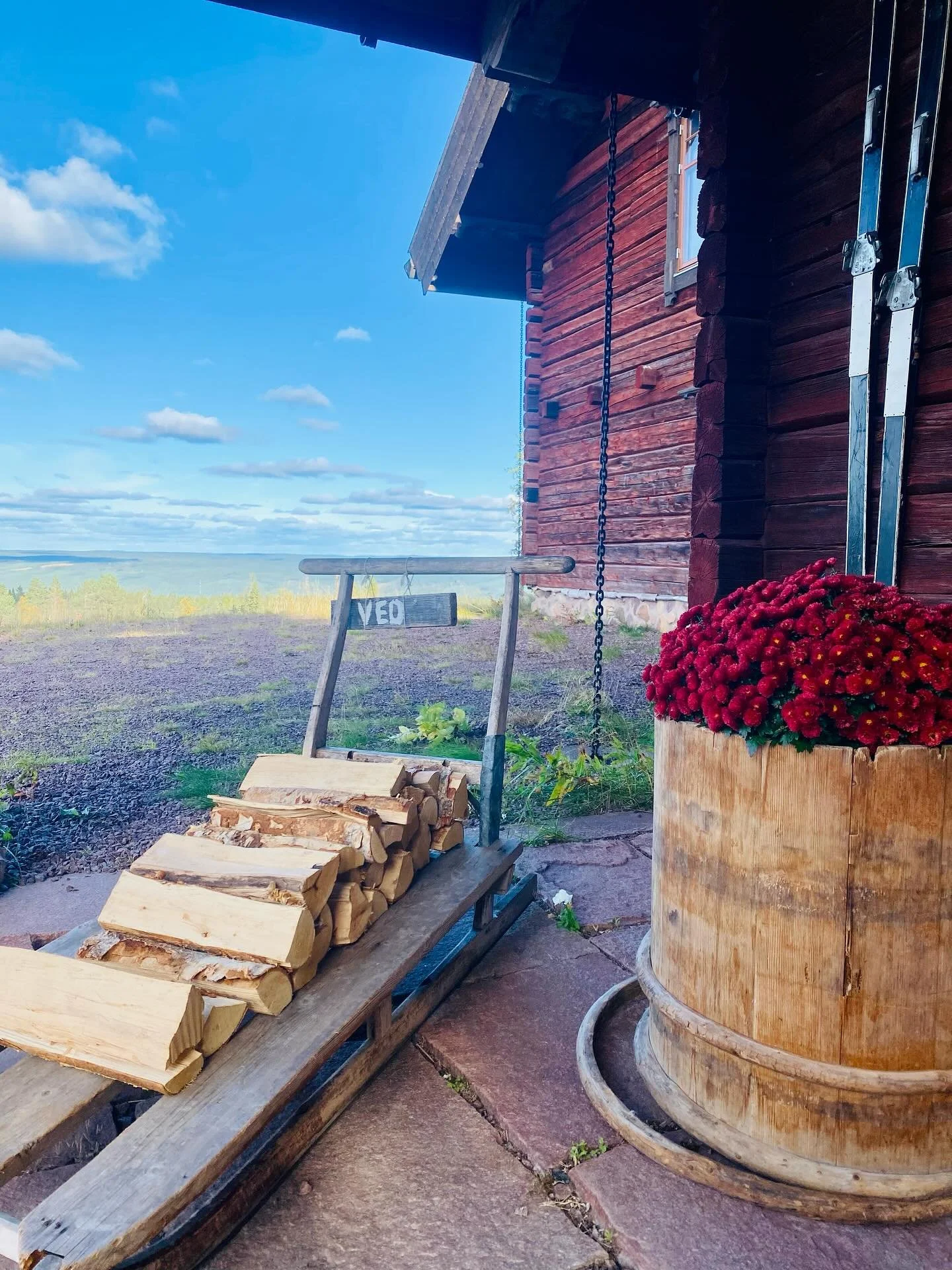 Alltså dessa underbara höstdagar! Vilken vecka, färgerna på fjället är🫶🍁🍂. Trevlig helg alla vänner! 
#sälen #sälenfjällen #sälensmysigastekrog #visitdalarna #lindvallen #sälfjäll