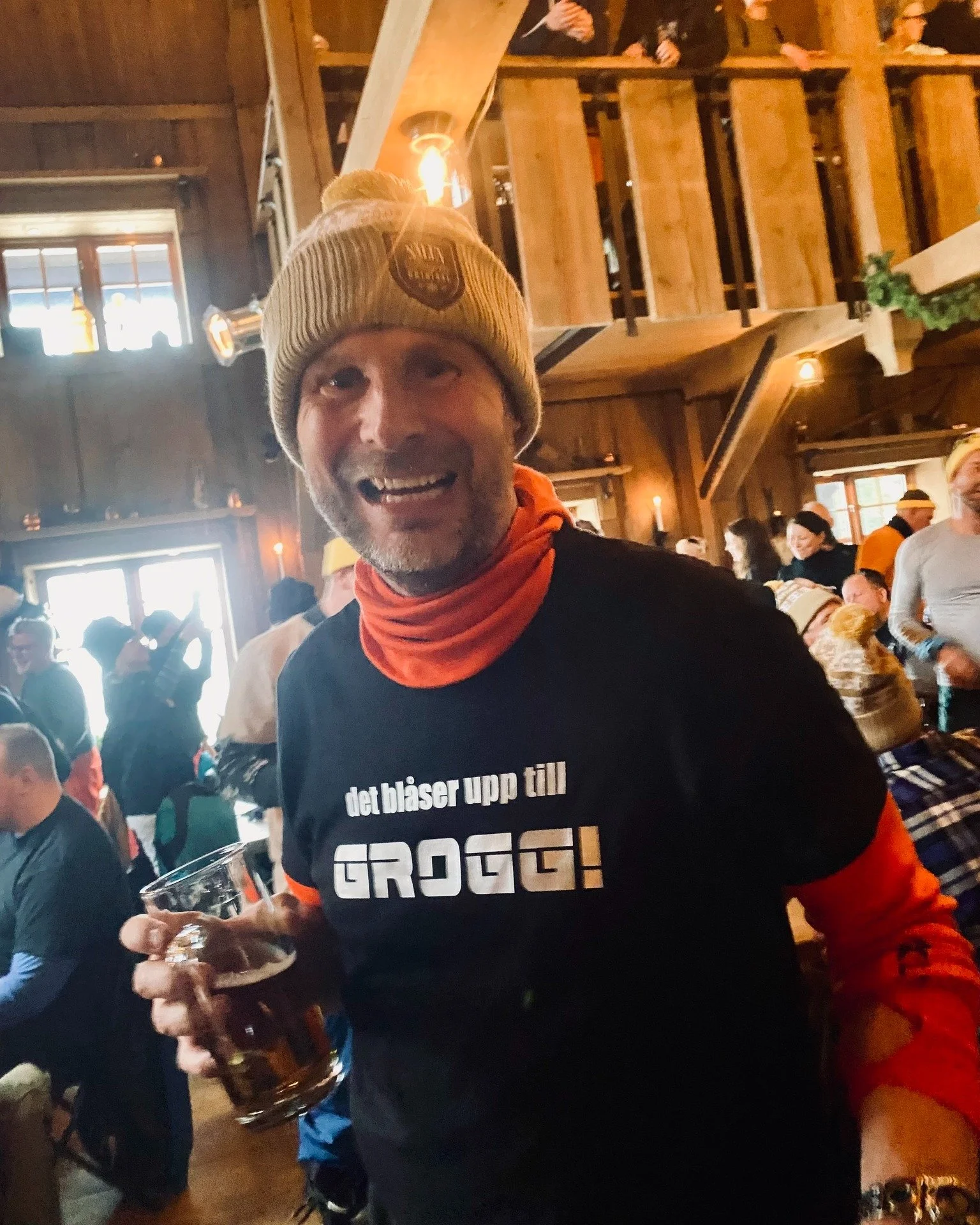 MISSA INGET ROLIGT!🤩
Vad händer i vinter? Vilka band spelar på afterskin? När blåser det upp till grogg? När kommer säsongens meny?🤔
Anmäl dig till vårt nyhetsbrev så får du ett mail när d