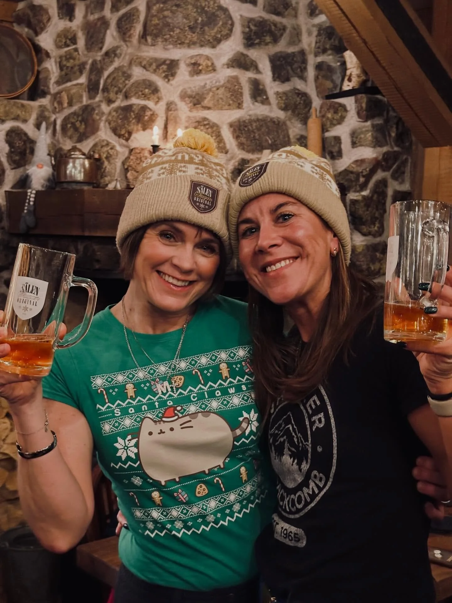 Vilken OTROLIG s&auml;songspremi&auml;r vi fick till i helgen🥳! Tack alla g&auml;ster som kom och firade in vintern med oss och @hollowmockingbirds 🙏🏻. 

Nu laddar vi f&ouml;r n&auml;sta vecka💪. Vi k&ouml;r lunch med f&ouml;rs&auml;songsmeny och 