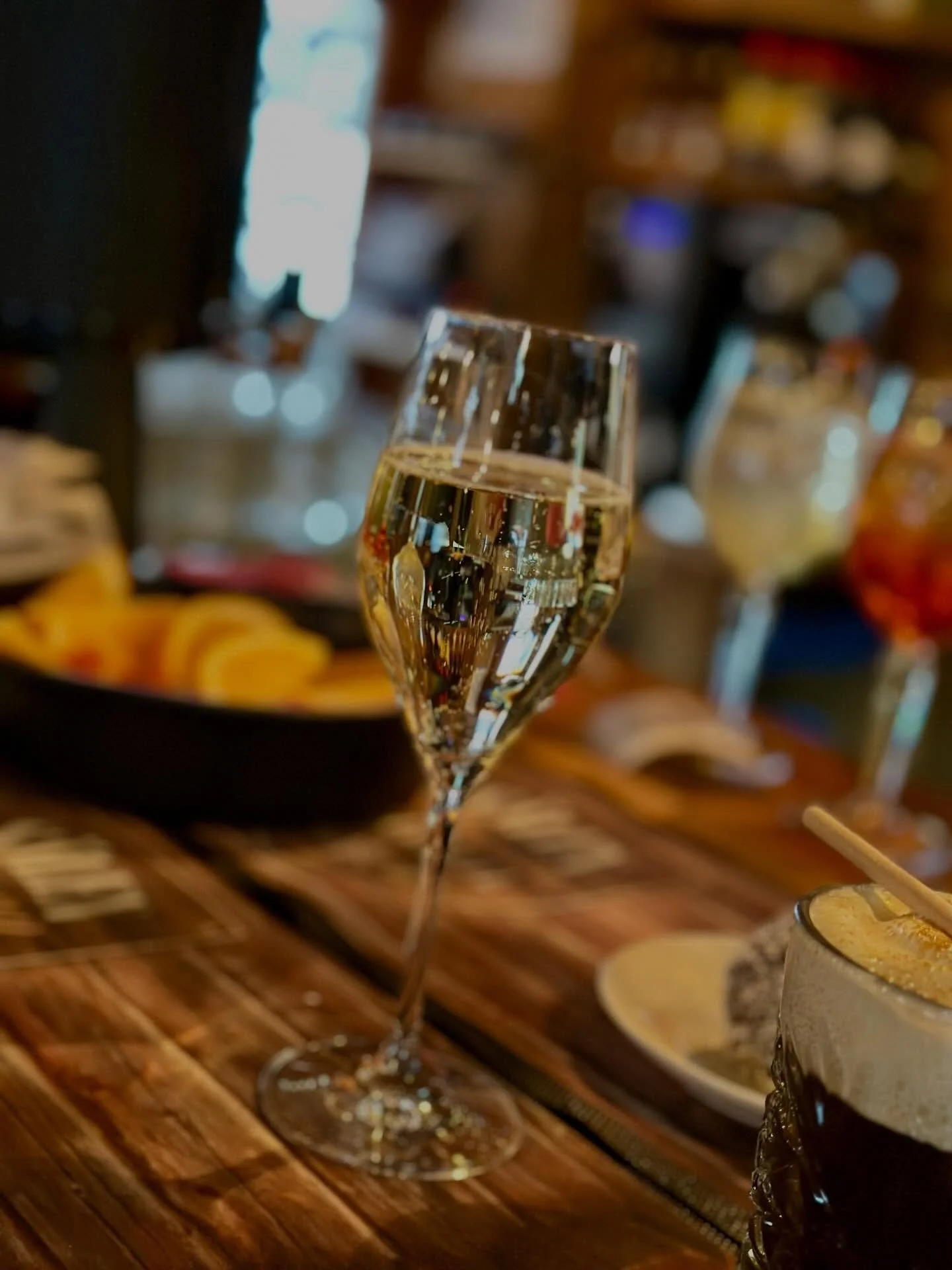 Full fart mot helgen v&auml;nner!🥂

Vi &ouml;nskar er alla en v&auml;ldigt fin fredag😘💕. 

#s&auml;lenfj&auml;llen #s&auml;len #s&auml;lensmysigastekrog #skistars&auml;len #lindvallen