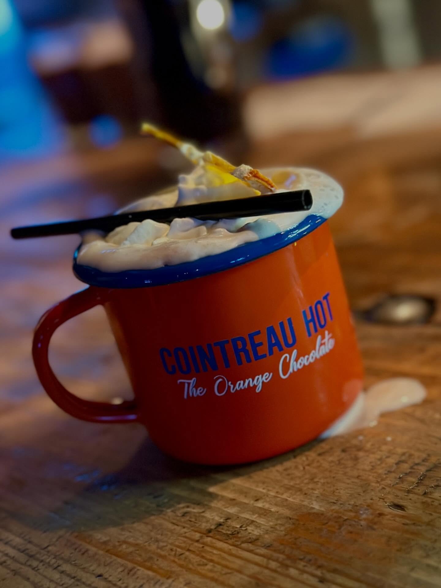 ❄️Lite kylslaget idag❄️. 
V&auml;lkommen in p&aring; n&aring;got v&auml;rmande att dricka🧡🤎☕️! 

#s&auml;len #s&auml;lenfj&auml;llen #s&auml;lensmysigastekrog #&auml;lskasn&ouml; #cointreau