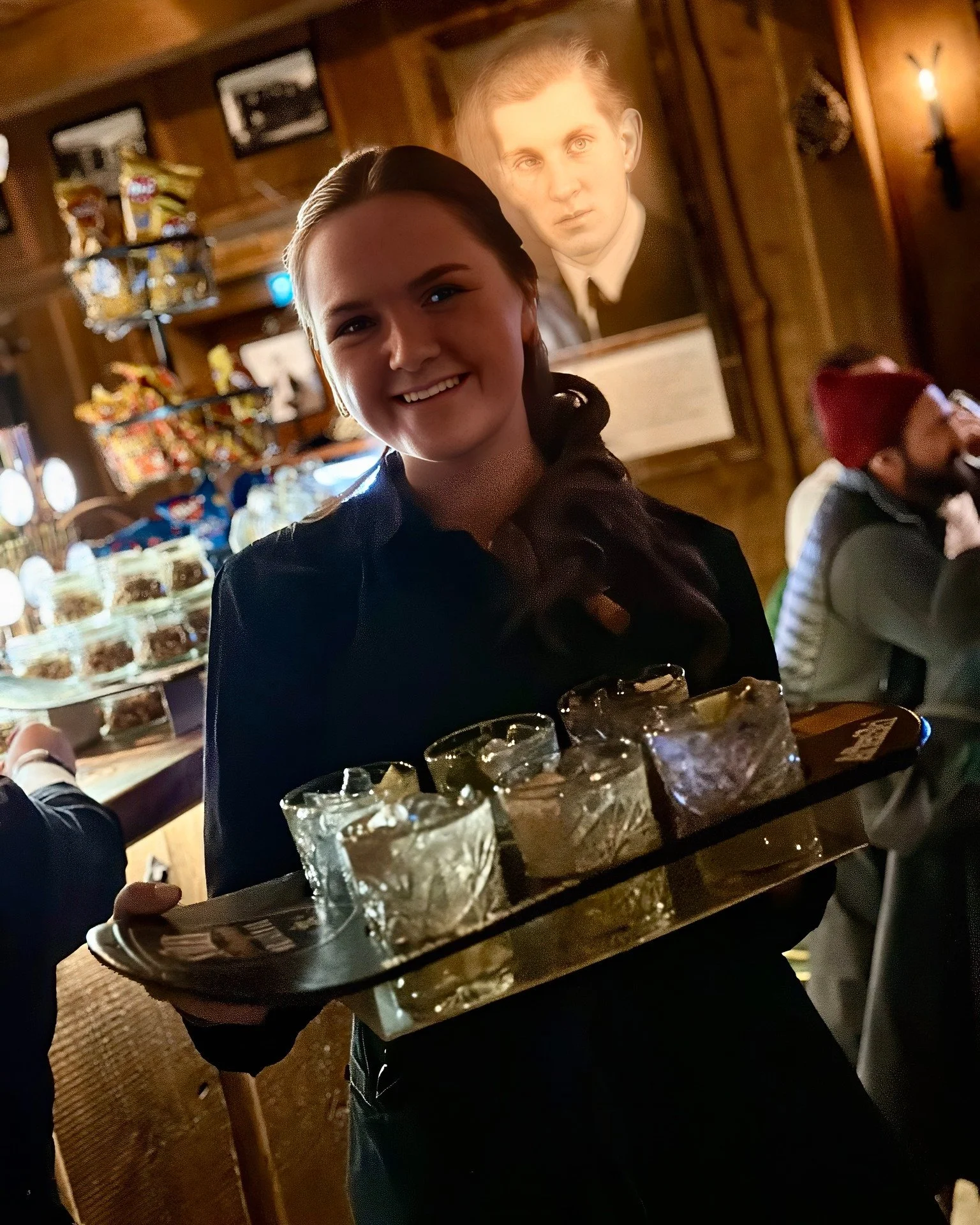 Onsdag idag och h&auml;r har vi en bra "mitt-i-veckan k&auml;nsla"! Backarna utanf&ouml;r &auml;r nypistade, kaffet &auml;r varmt, schnitzlarna frasiga, &ouml;len kall och brasan &auml;r t&auml;nd👌. Kort sagt, vi &auml;r laddade💪. Hoppas 