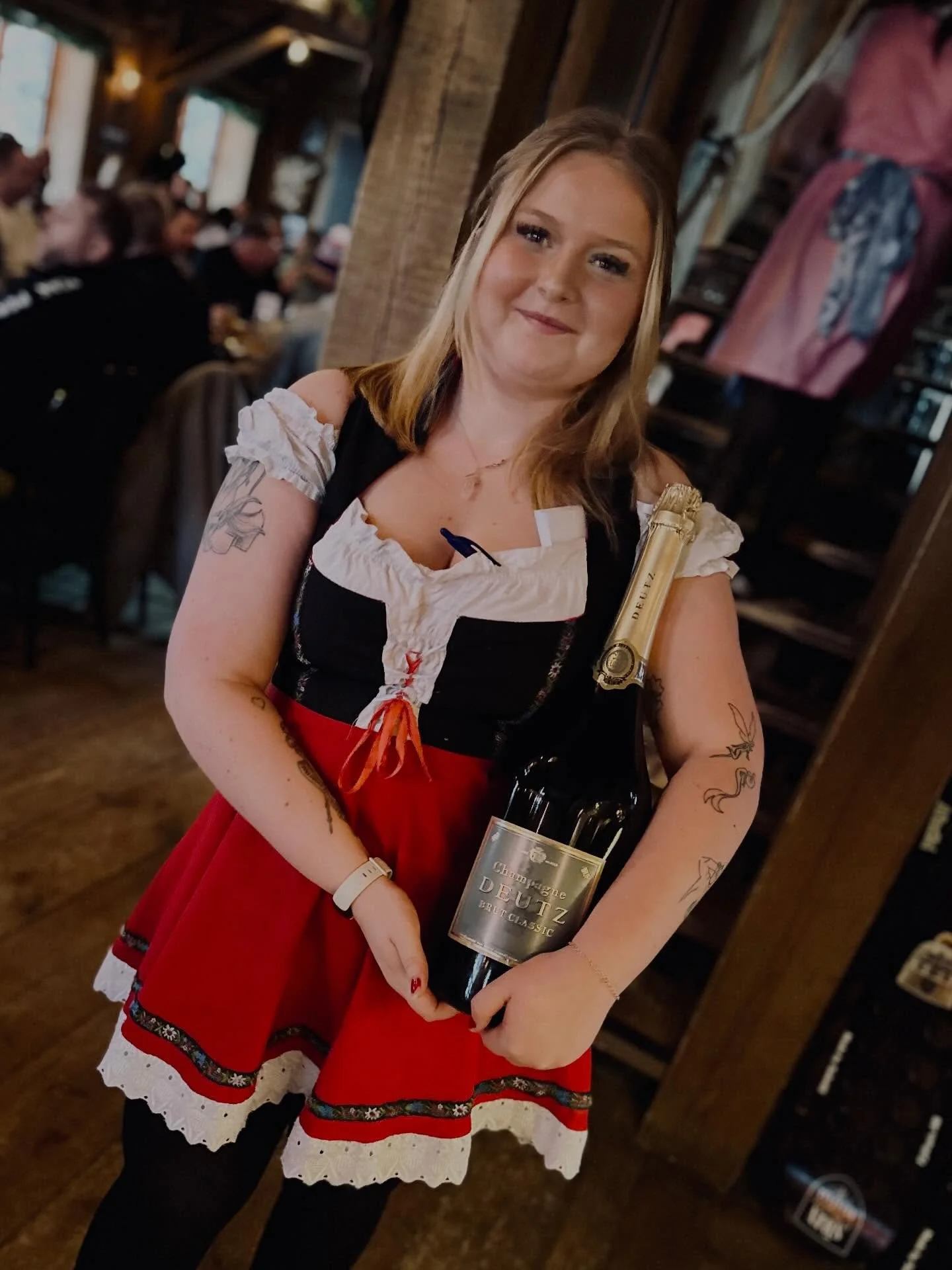 Snart &auml;r fredags Afterskin ig&aring;ng! Och vid ett av bordet har vi visst ett g&auml;ng d&auml;r det ska firas rej&auml;lt🥳🥂.

Trevlig helg alla v&auml;nner, nu &aring;ker vi🙌!

#s&auml;len #s&auml;lenfj&auml;llen #afterski #krog #s&auml;len