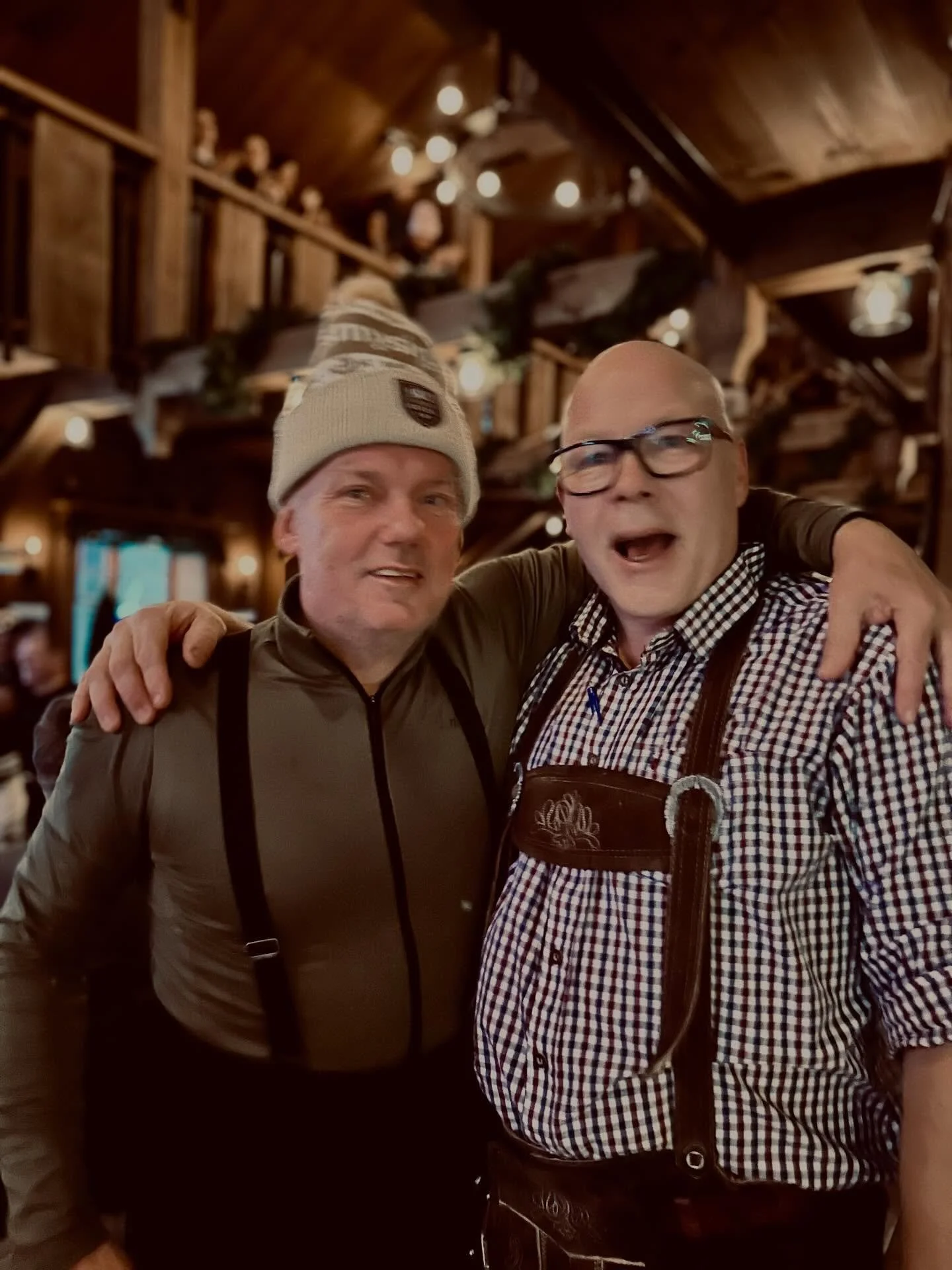 N&auml;r v&aring;r kr&ouml;gare Stefan ser s&aring; h&auml;r lycklig ut i slutet av veckan, d&aring; vet man att det varit en kanonvecka💪🤩. Tack alla g&auml;ster som bes&ouml;kt oss🤎🧡. 

N&auml;sta vecka st&aring;r f&ouml;r d&ouml;rren och d&arin