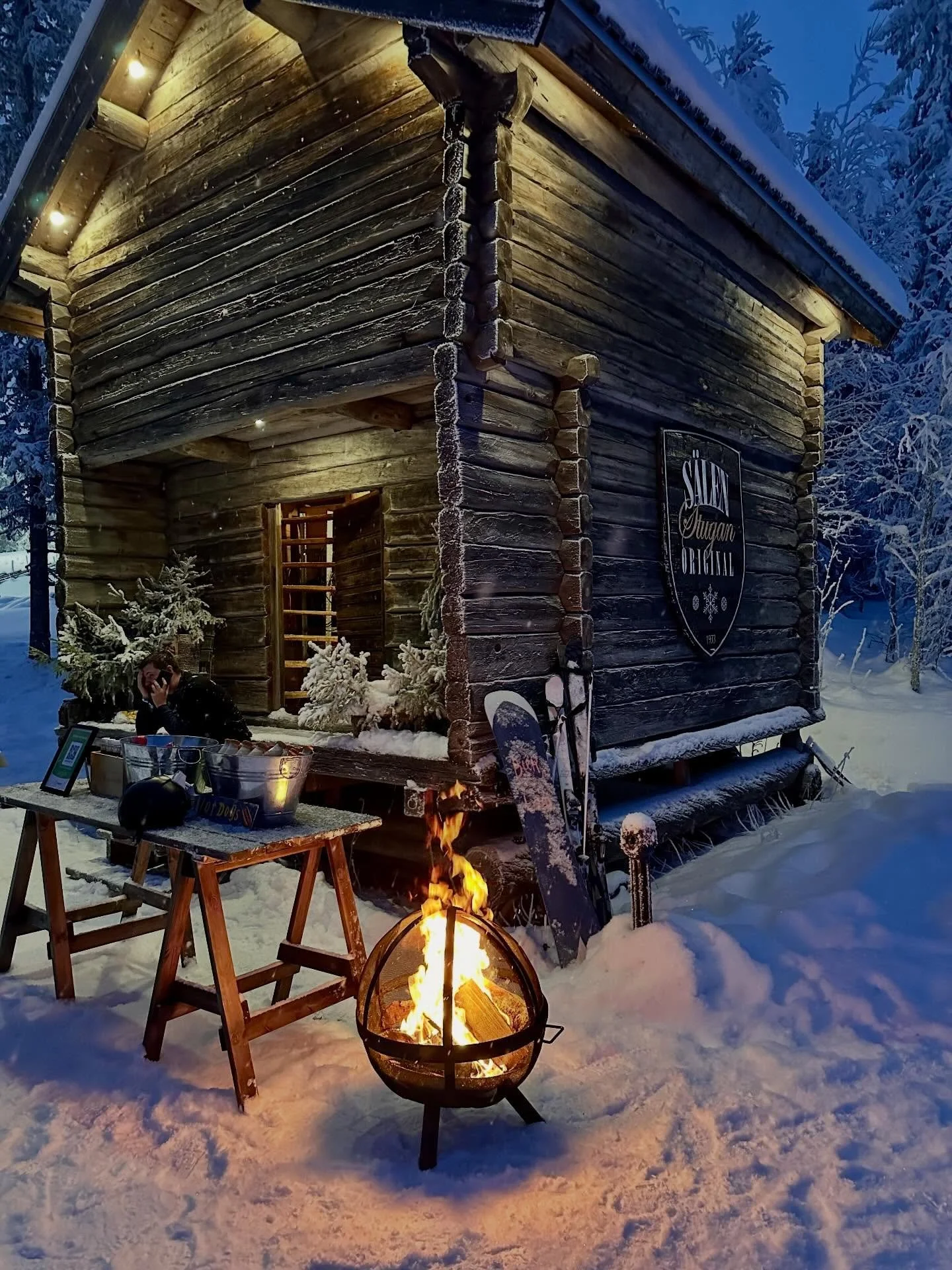 Nu s&auml;nker sig m&ouml;rkret denna s&ouml;ndagskv&auml;ll och vi tackar f&ouml;r en fin f&ouml;rsta sportlovsvecka🙏🏻🧡🤎. Frosten biter i och ikv&auml;ll kryper vi upp i soffan med en filt och en kopp te framf&ouml;r OS och laddar f&ouml;r n&aum