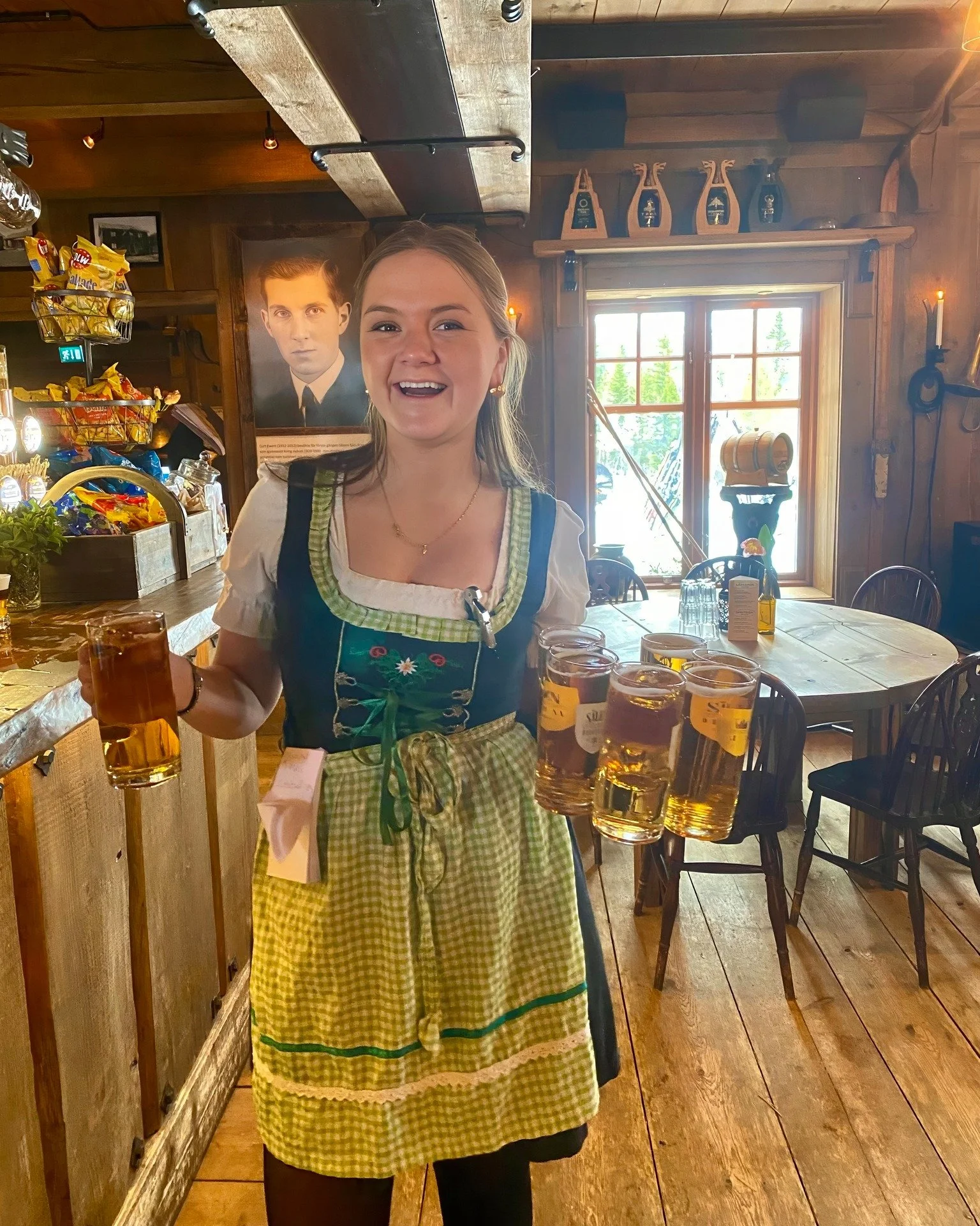 Onsdag och mitt-i-veckan k&auml;nslan &auml;r BRA!!! Men vad mulet det &auml;r ute... tur att solen alltid skiner inne hos oss😎☀️. 

 #s&auml;len #åkaskidor #s&auml;lenfj&auml;llen #skistarsälen #s&auml;lensmysigastekrog