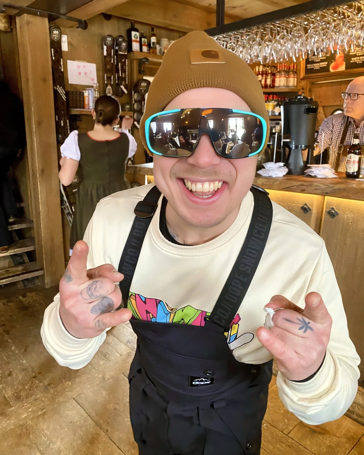 FREDAG🥳! ! Vem &auml;r laddad f&ouml;r helg och AFTERSKI? Hoppas vi ses 💃🕺!

 #afterski #s&auml;lenstuganoriginal #s&auml;lfj&auml;llstorget #s&auml;lensmysigastekrog #skidsemester