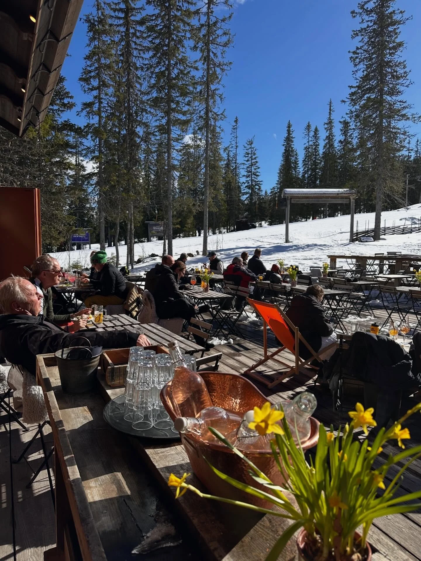V&auml;nner det &auml;r P&Aring;SK p&aring; g&aring;ng🙌🐣. Vi har n&aring;gra lediga bord b&aring;de f&ouml;r lunch och Afterski under p&aring;skhelgen, varmt v&auml;lkomna att fira p&aring;sken med oss🤗🧡. 

Boka bord p&aring; www.salenstuganorigi