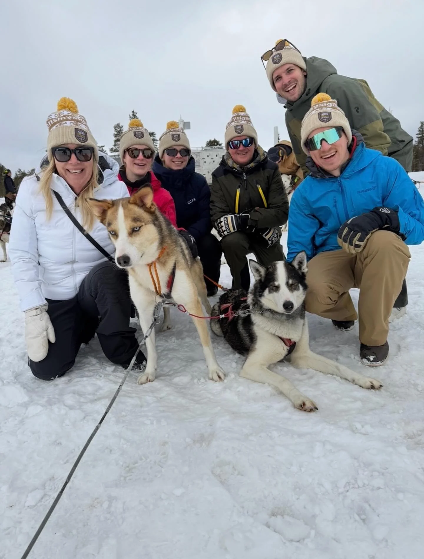 Underbaraste p&aring;skh&auml;lsningen fr&aring;n g&auml;ster som varit p&aring; en h&auml;rlig fj&auml;lltur🐕❄️💛! Snyggm&ouml;ssor🙌👍! 

P&aring; S&auml;lenstugan Original p&aring;skar vi vidare🐣. Varmt v&auml;lkomna att boka bord f&ouml;r lunch