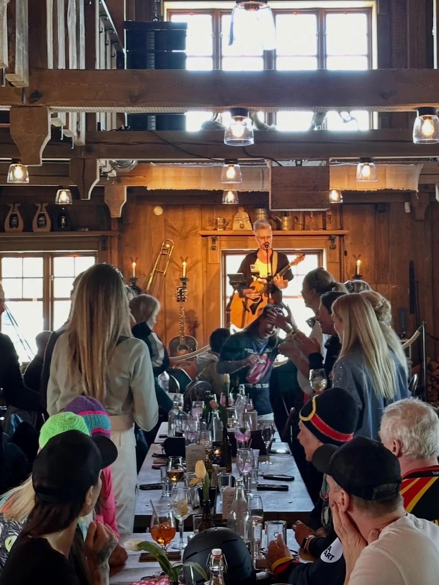 Sv&aring;rt att tro att vi &auml;r i mitten av april och att vi g&aring;r in i SISTA veckan f&ouml;r s&auml;songen&hellip;😭! Men h&auml;r finns ingen tid att deppa, backarna &auml;r fina, sp&aring;ren stenh&aring;rda och p&aring; S&auml;lenstugan Or