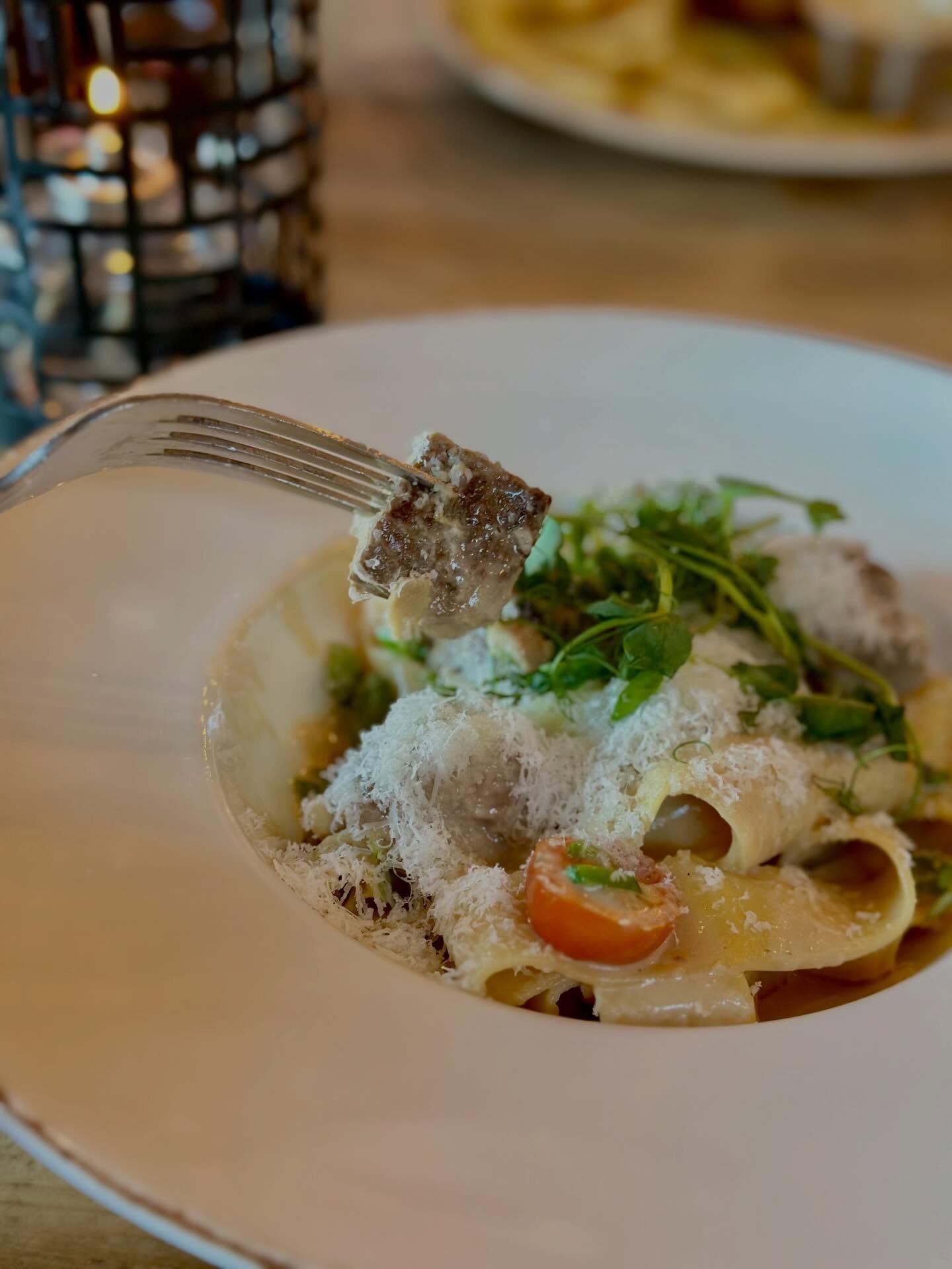 Varmt v&auml;lkomna till oss p&aring; lunch i veckan🫶. Skidbackarna &auml;r &ouml;ppna s&aring; som vanligt kan du skida fram till d&ouml;rren🧡🤎. 

Boka bord h&auml;r: www.salenstuganoriginal.se 💕

#s&auml;len #s&auml;lenfj&auml;llen #s&auml;lens