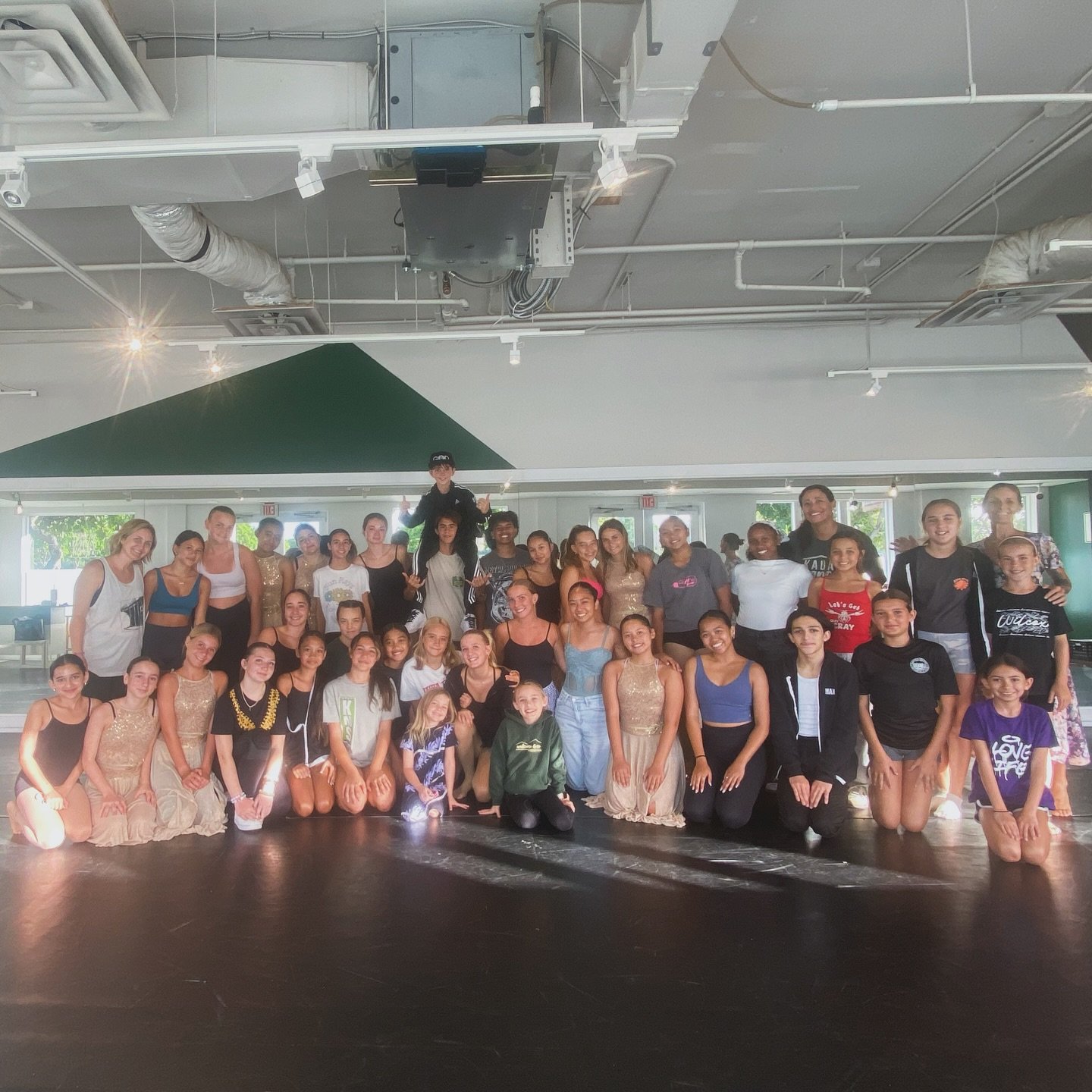 ✨Off to  @jumpdance ✨dance convention &amp; competition this weekend 
Reppin Kauai &amp; @kauaidancehouse - we&rsquo;re bringing all these dancers + 6 teachers to Oahu this weekend ✨
To study &amp; train with some of the best teachers in dance 
We al