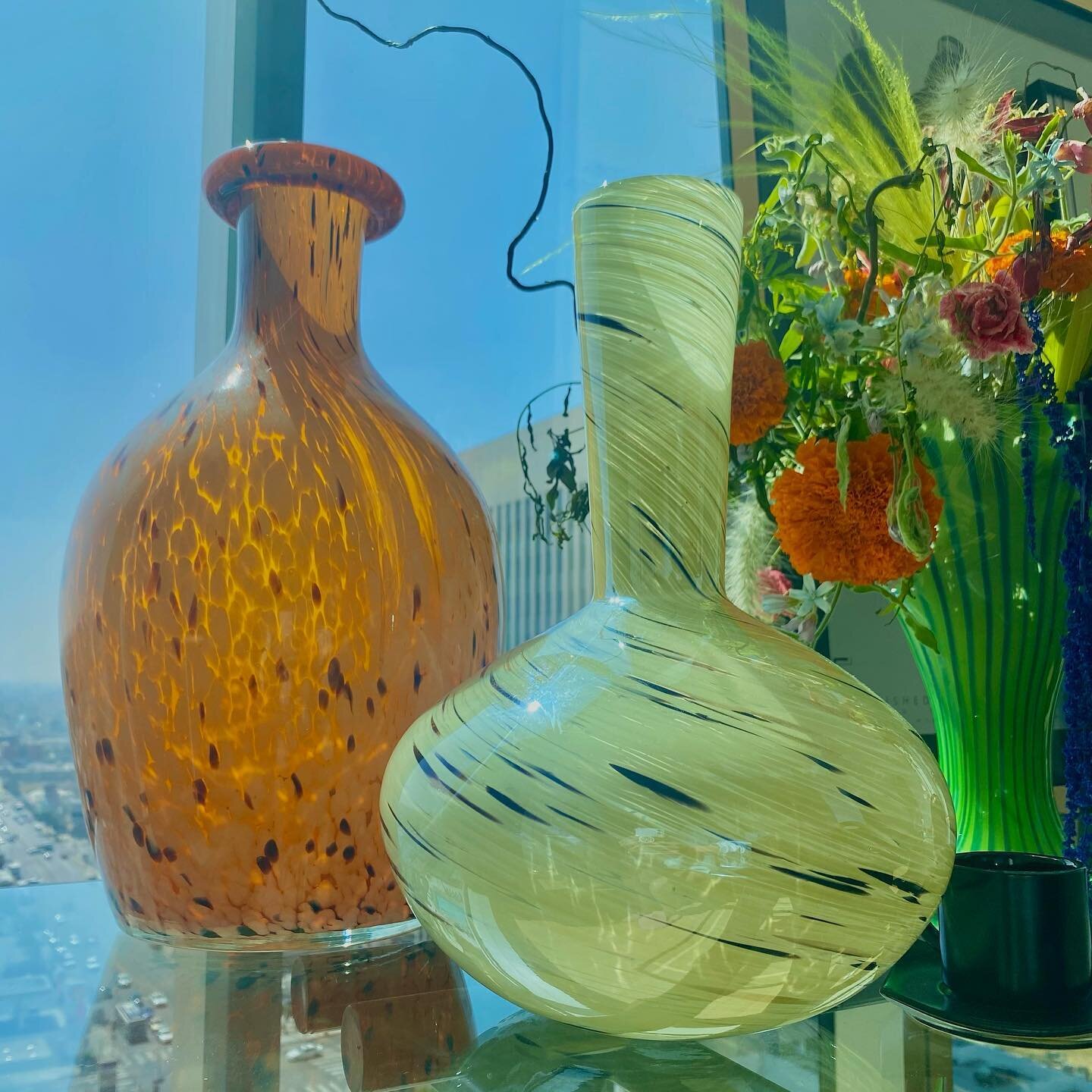 Gorgeous glass Murano style vases. Obsessed with the natural light coming through these colors 😍

Orange vase: $120
Green vase: $100
White vase: $85

Free pickup or delivery for a fee 

#muranostyle #vase #vintagevase #muranoglass #muranoisland #ven