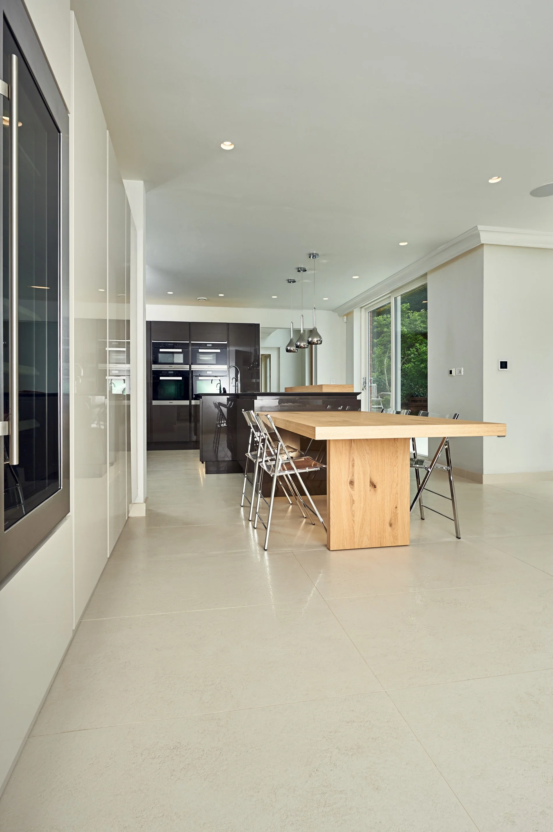 Premium concrete look porcelain tile by Sapphirus Stone & Tile.
