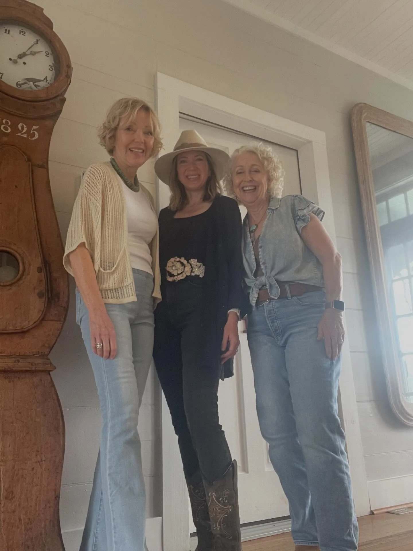 Round Top, Texas.  03.26.2026
What a gorgeous day filled with friends, breathing clean country air &amp; shopping!
I took a bit of a different route this show, joining Barb &amp; Erin, my Vivi Magoo
family.  We stopped to visit my great friends, Sylv