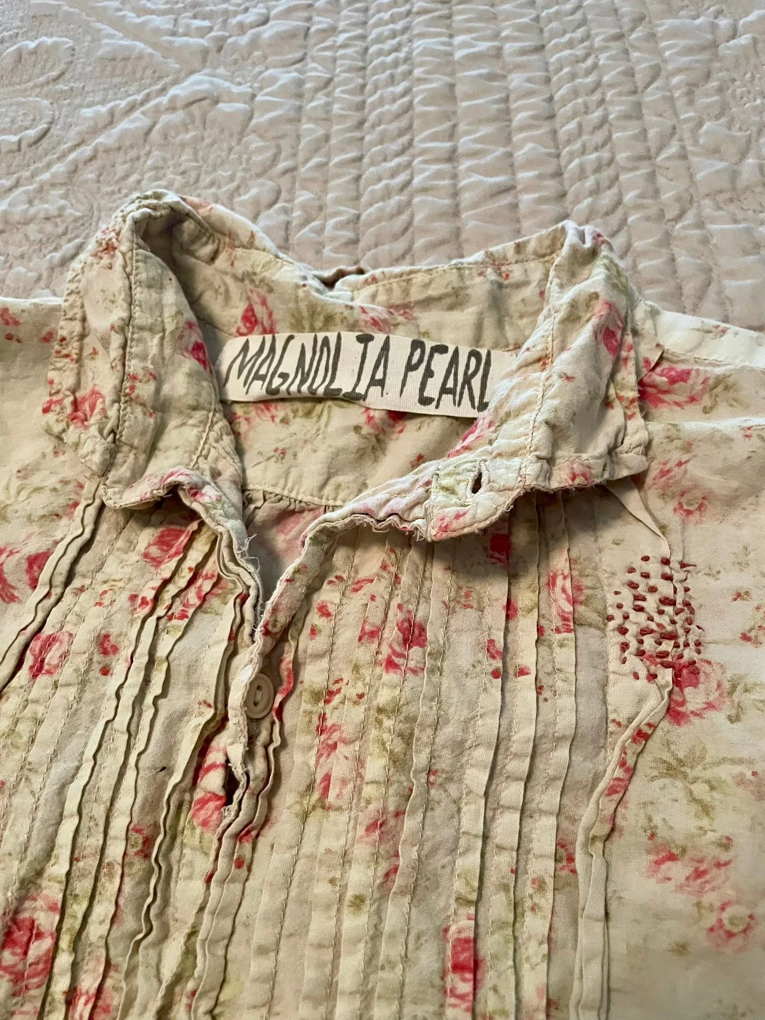 Magnolia Pearl Print Cordelia Night Shirt for Sale.  NWOT

It&rsquo;s gorgeous, but just a bit too long for me, as I&rsquo;m a on the short side.  It&rsquo;s never been worn!  Beautiful and so versatile!!

$365+ $15 shipping (USA)