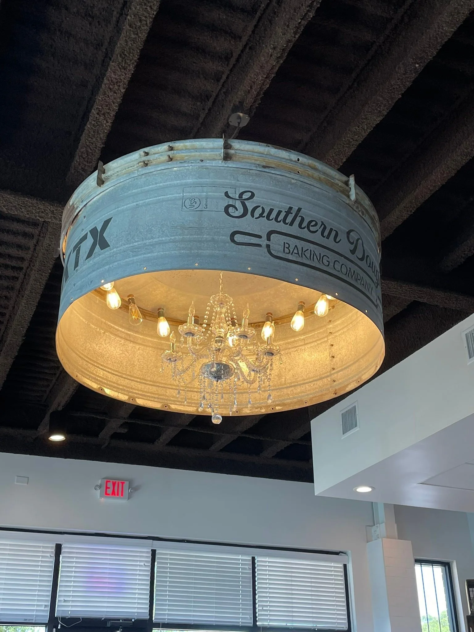 Yesterday I went to lunch with a new friend, Donna Voorhes Holtz, which I met in a Facebook Group formed by one of my great friends, Karin Beale. 
It seemed like we had been friends forever!  What a good time, chatting, and talking about all sorts of