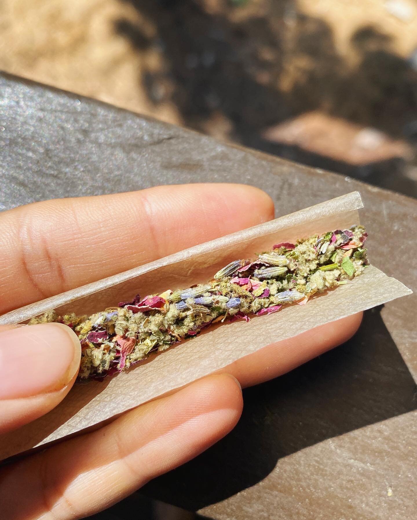 Wild Smoke, a new addition to Commune but one I have been using for 4 years as part of ceremony! 

A clearing, soothing, and dreamy blend of herbs to support the lungs and mind. Created to deepen the ceremony of smoking, heal airways, and make space 