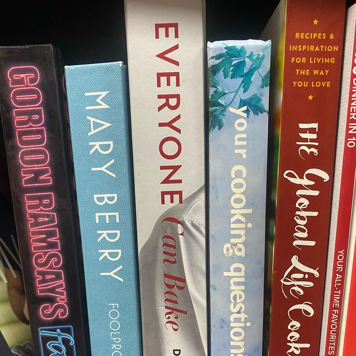 Yes everyone can bake. But if you can&rsquo;t our Annie can! New secondhand books and baked delights in-store.
#cookbooks #everyonecsnbake #secondhandbooks #bakedtreats #the.curious.rabbit #becurious #staycurious #whatsoninwagga #waggaevents #destina