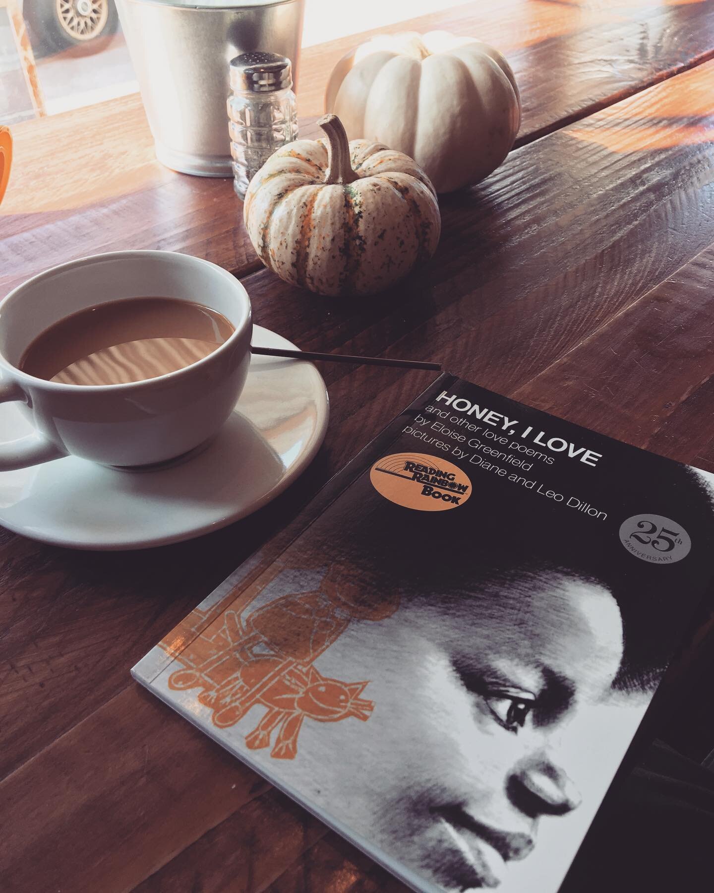 Honey, I love...
anyone miss sitting at coffee shops?