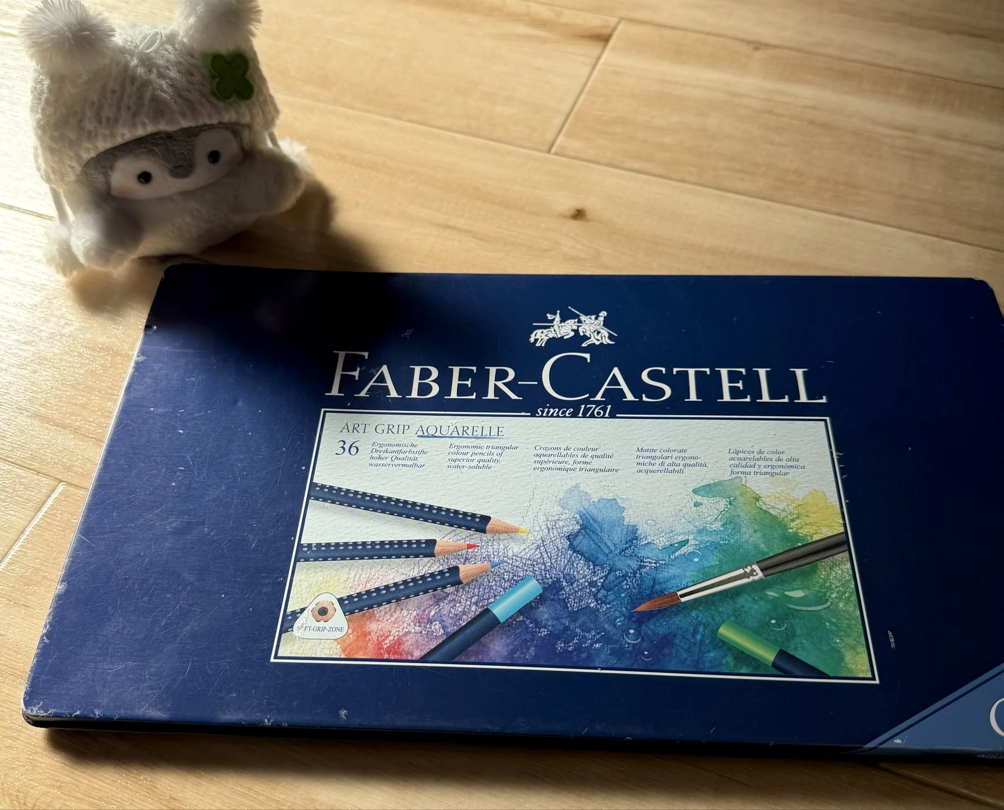 Rurutea's 36 colored pencil set.