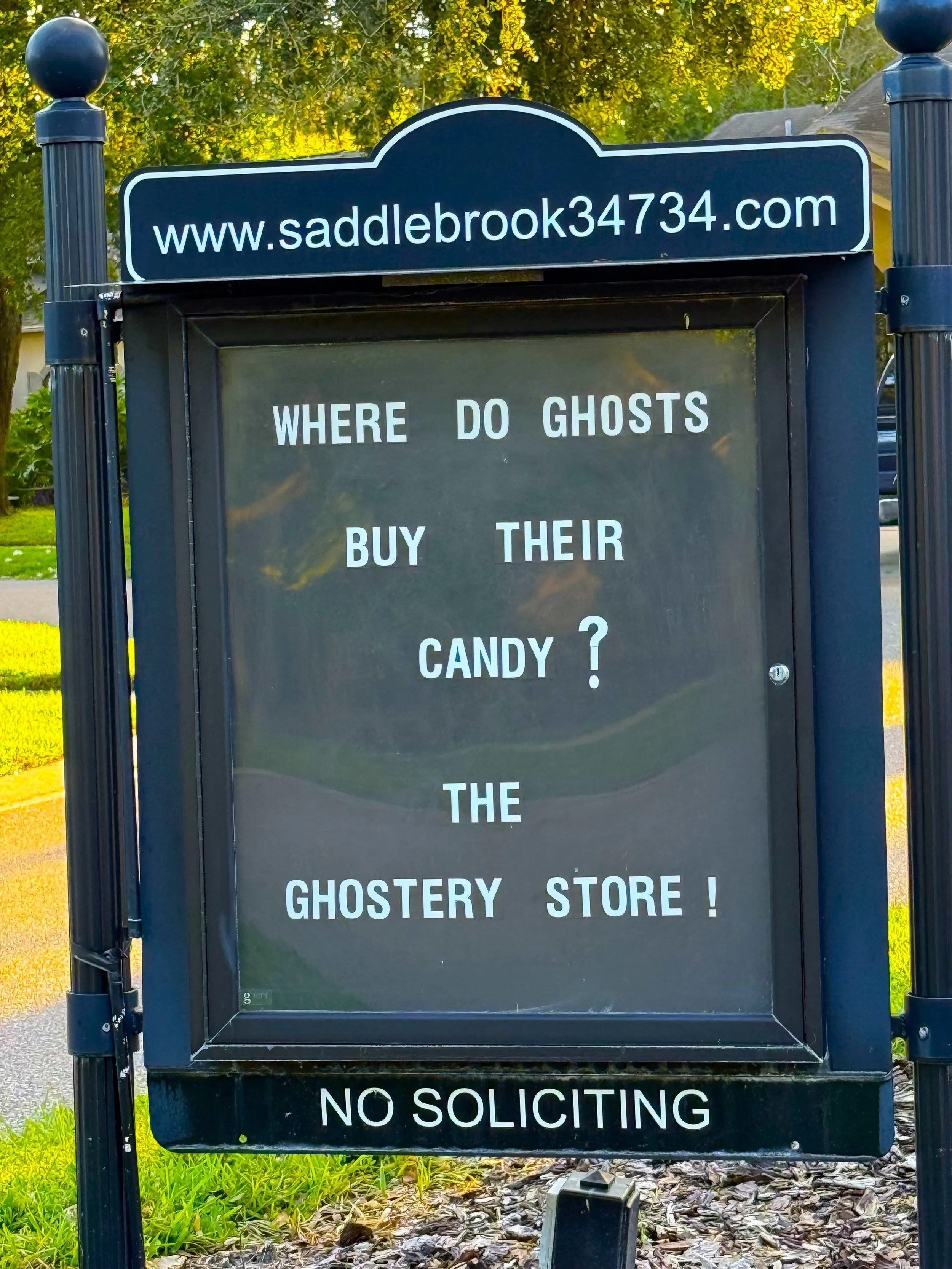 Sign_GhosteryStore.jpeg