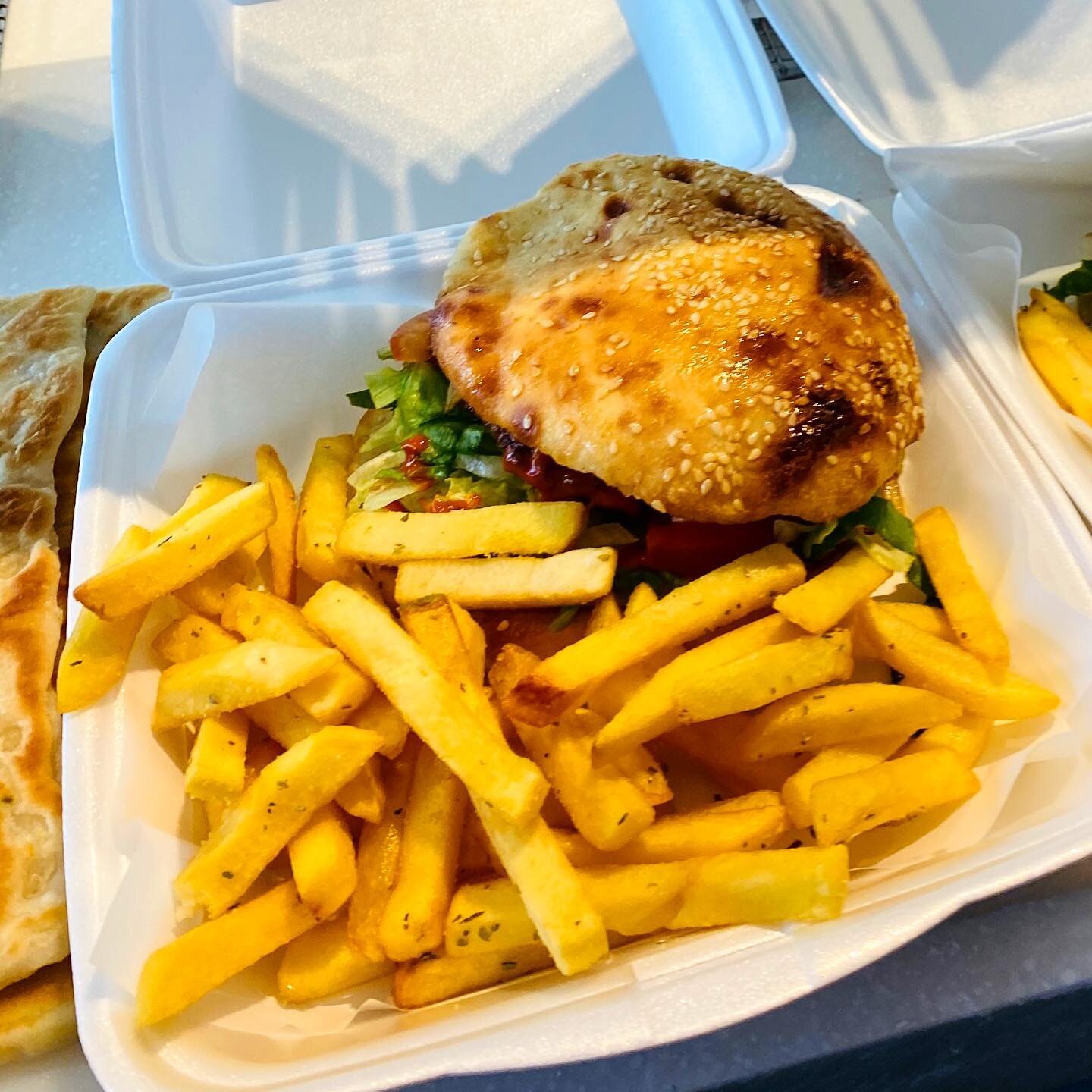 How good does our Anatolian B&uuml;rger &amp; Chips look.. Grab one today! 

#anatoliangrill #burgers #kebabs #hsp #coburgnorthvillage