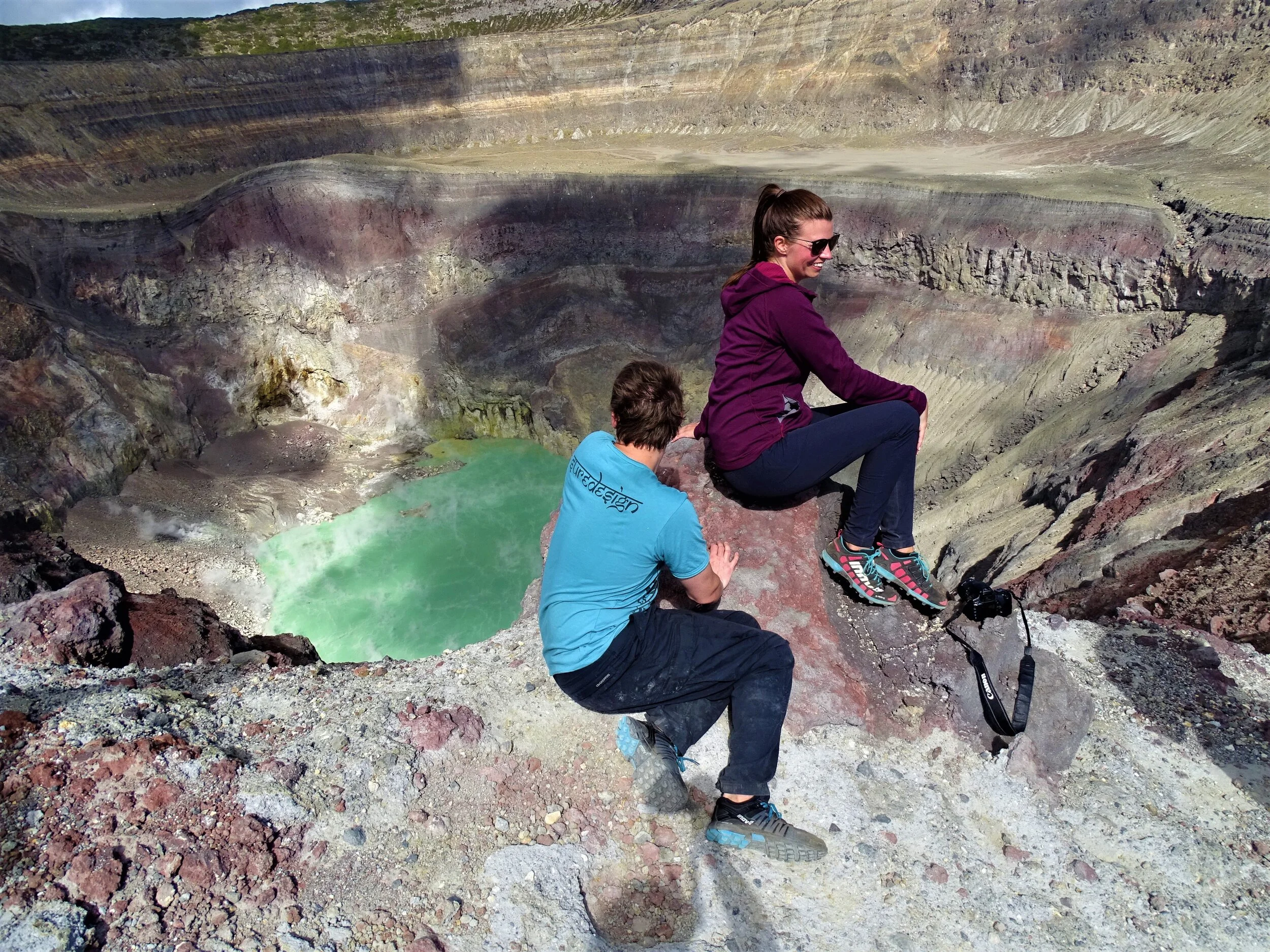 20_DIA4_En crater.JPG