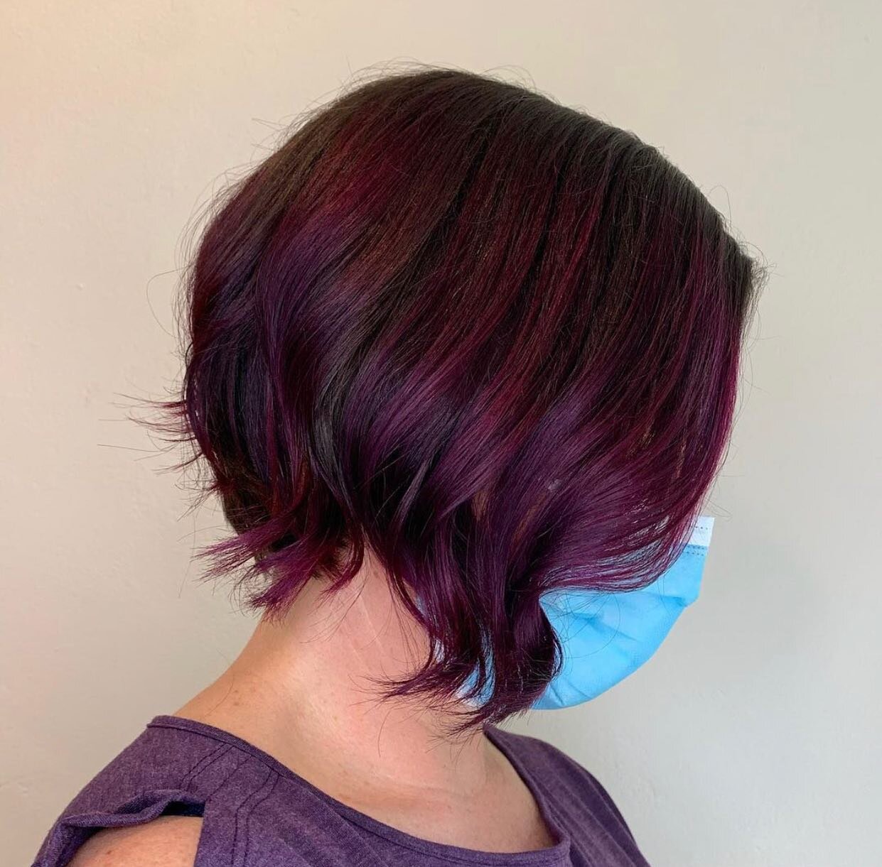 💜Pretty in plum color and cut by @style_by_nicolettec  we love these warm tones to liven up spring! 👏🏻